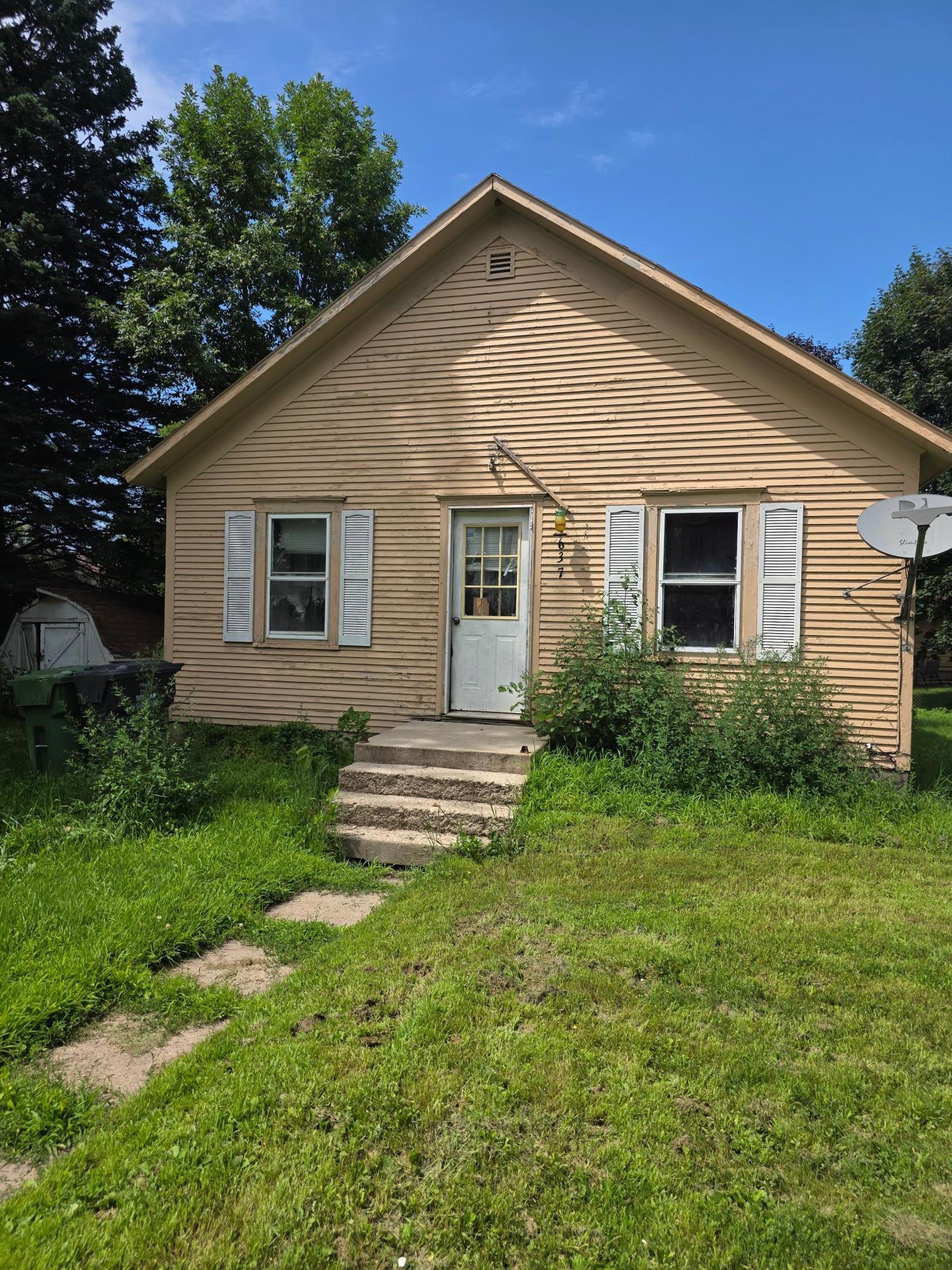 1637 Miller Street — photo
