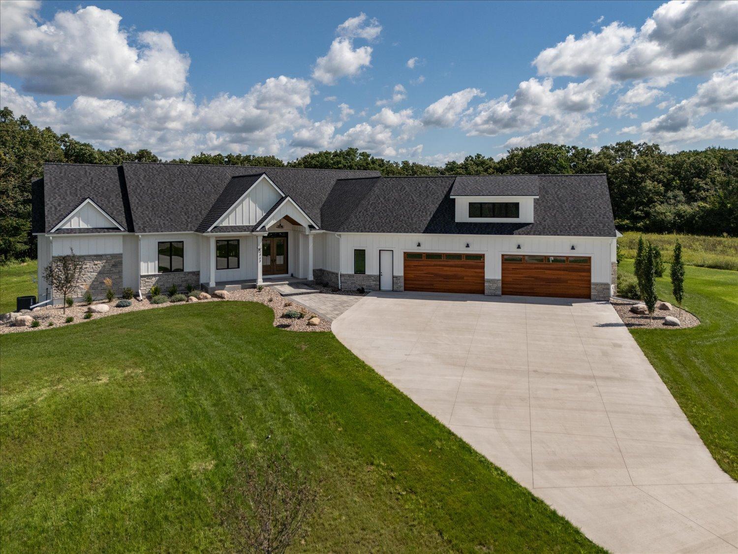 4868 Royal Oaks Circle SW — photo