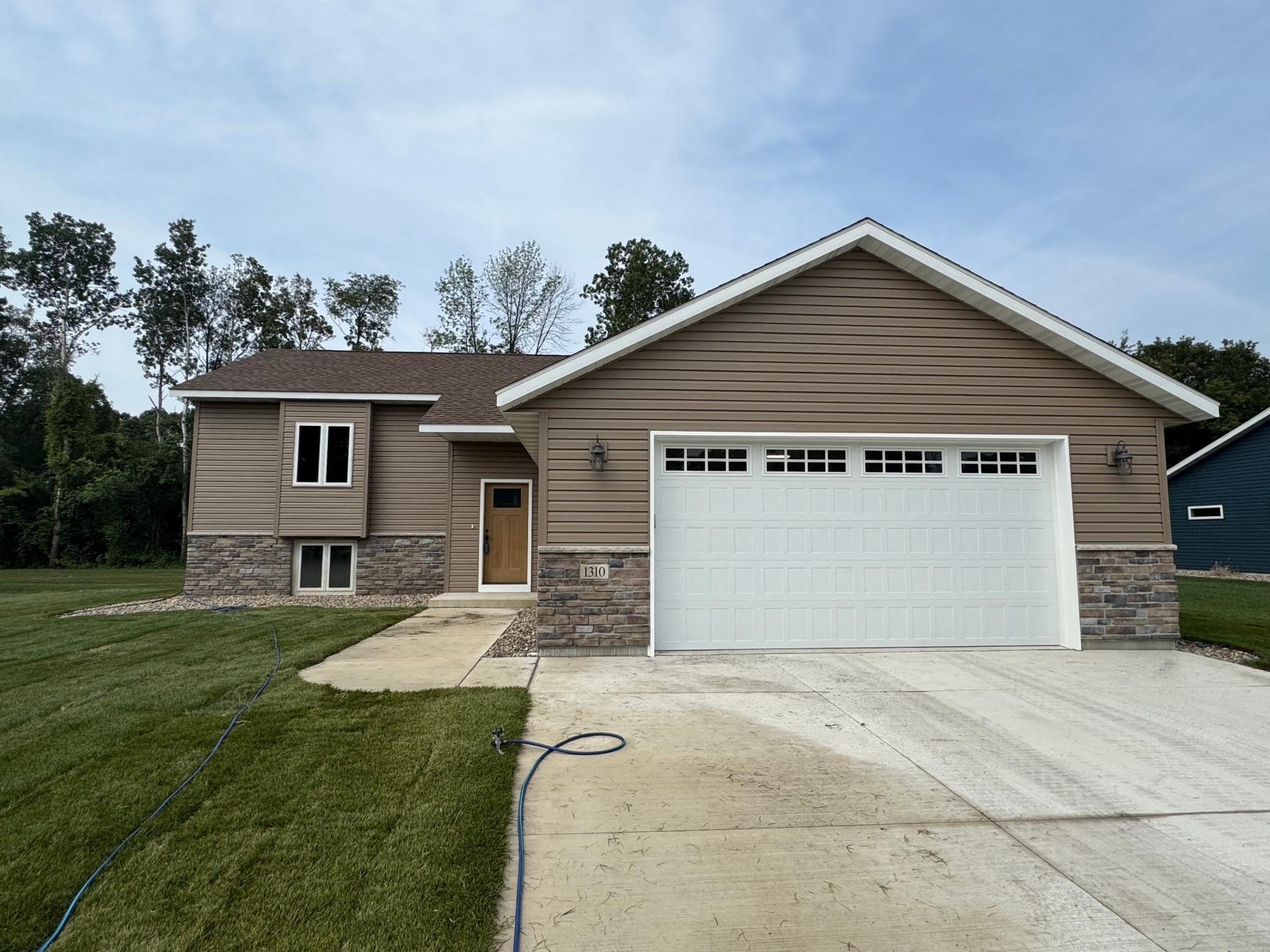 1310 SE Greenleaf Road — photo