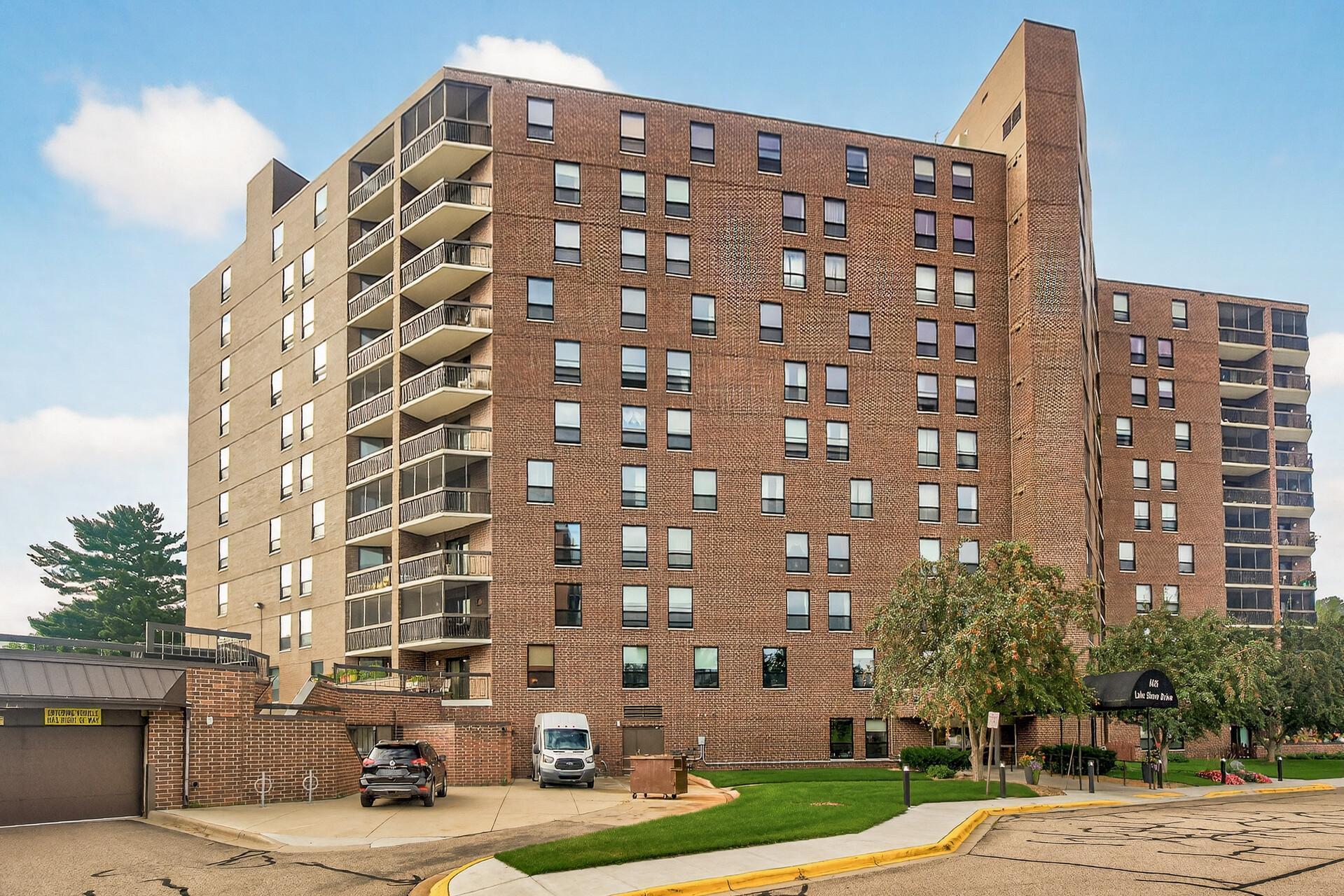 6615 Lake Shore Drive S 302 — photo