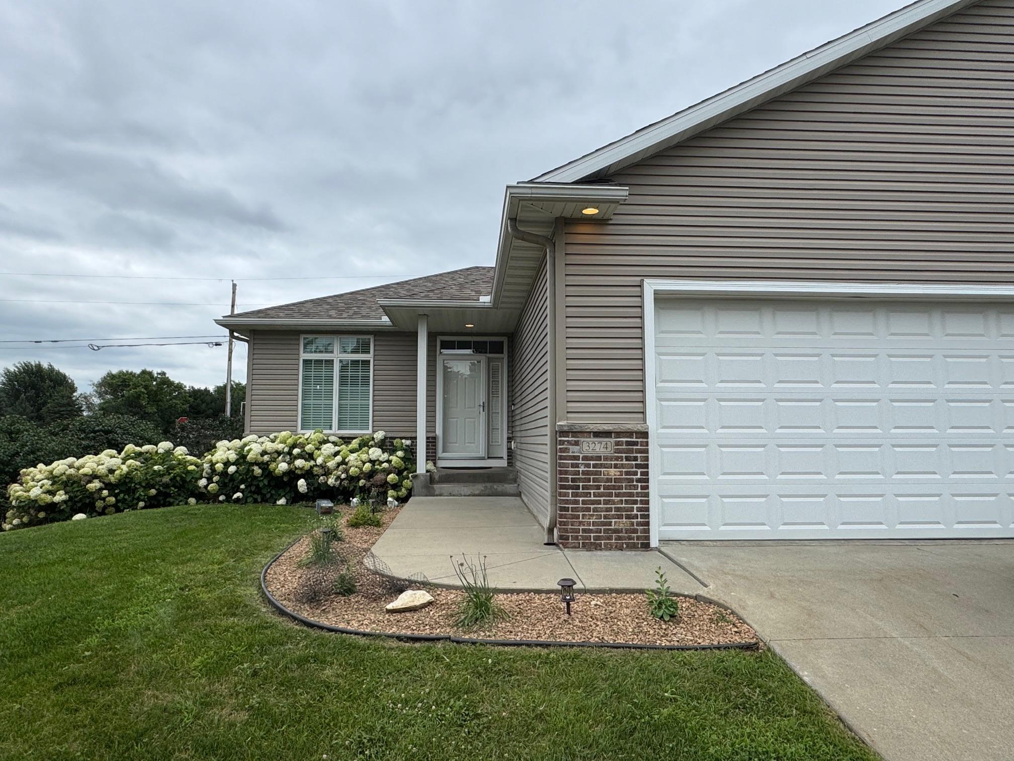 3274 James Lane NE — photo