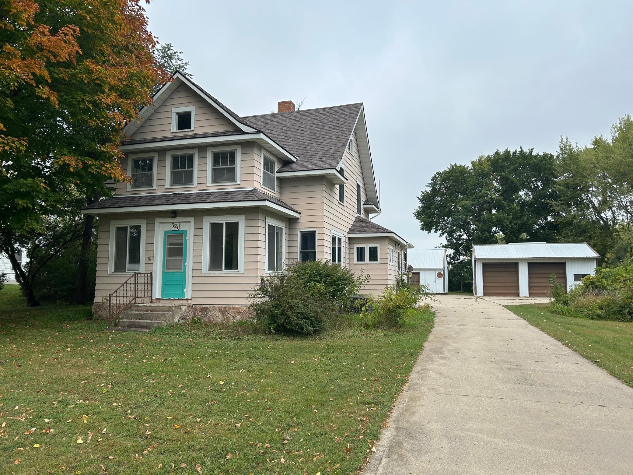321 Highway 7 E — photo