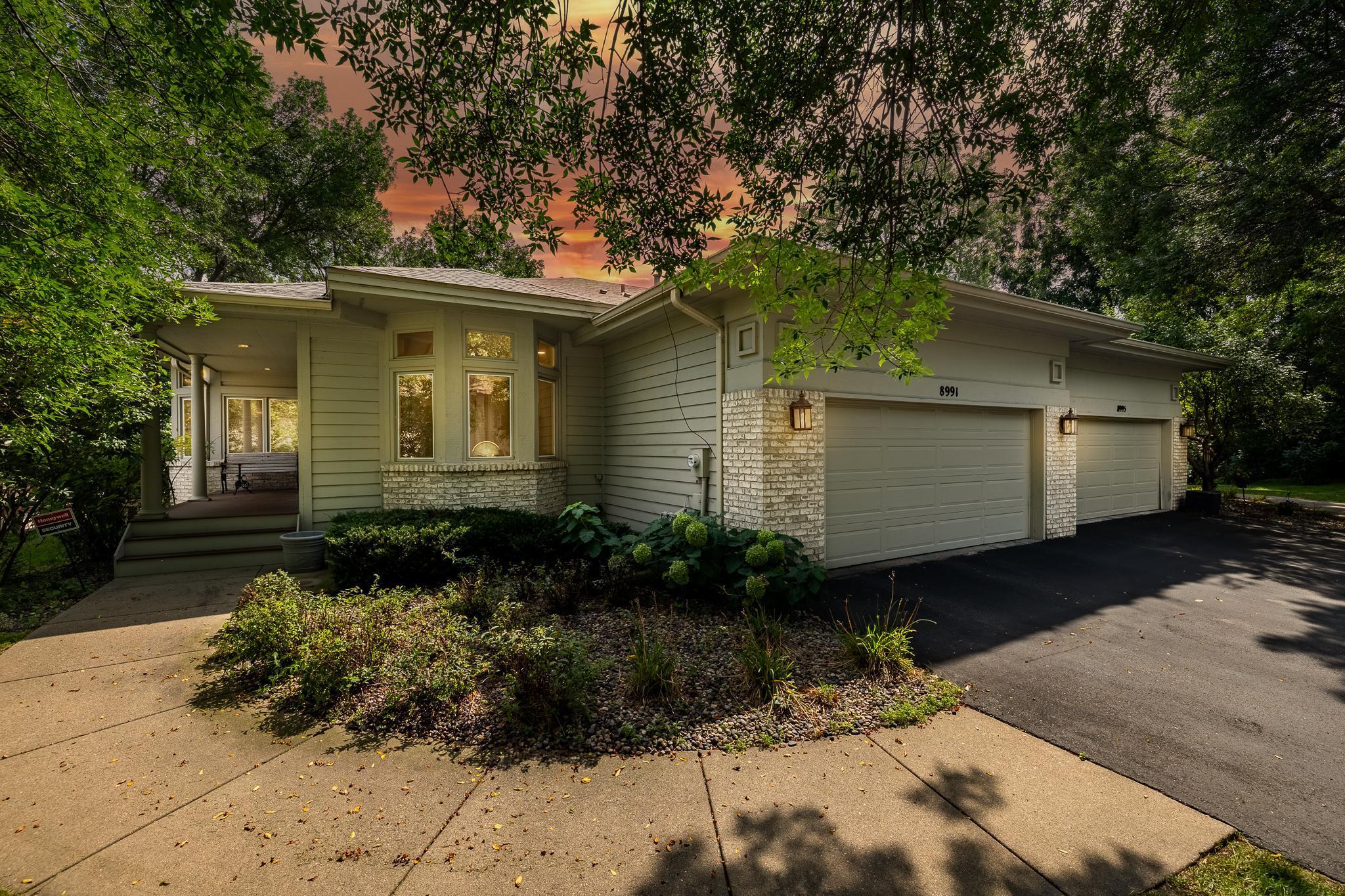8991 Ferndale Lane — photo