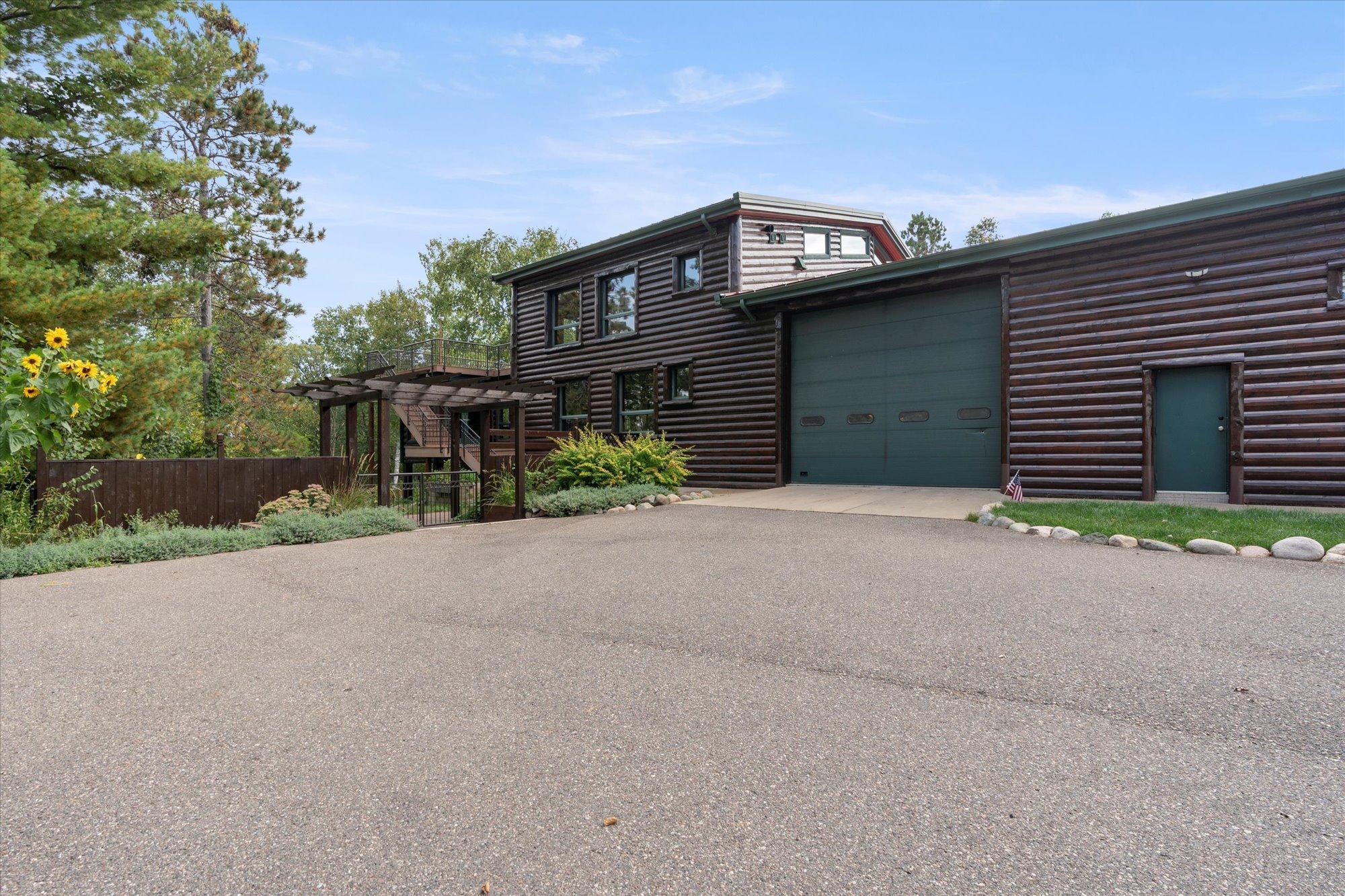 10422 Ossawinnamakee Road — photo
