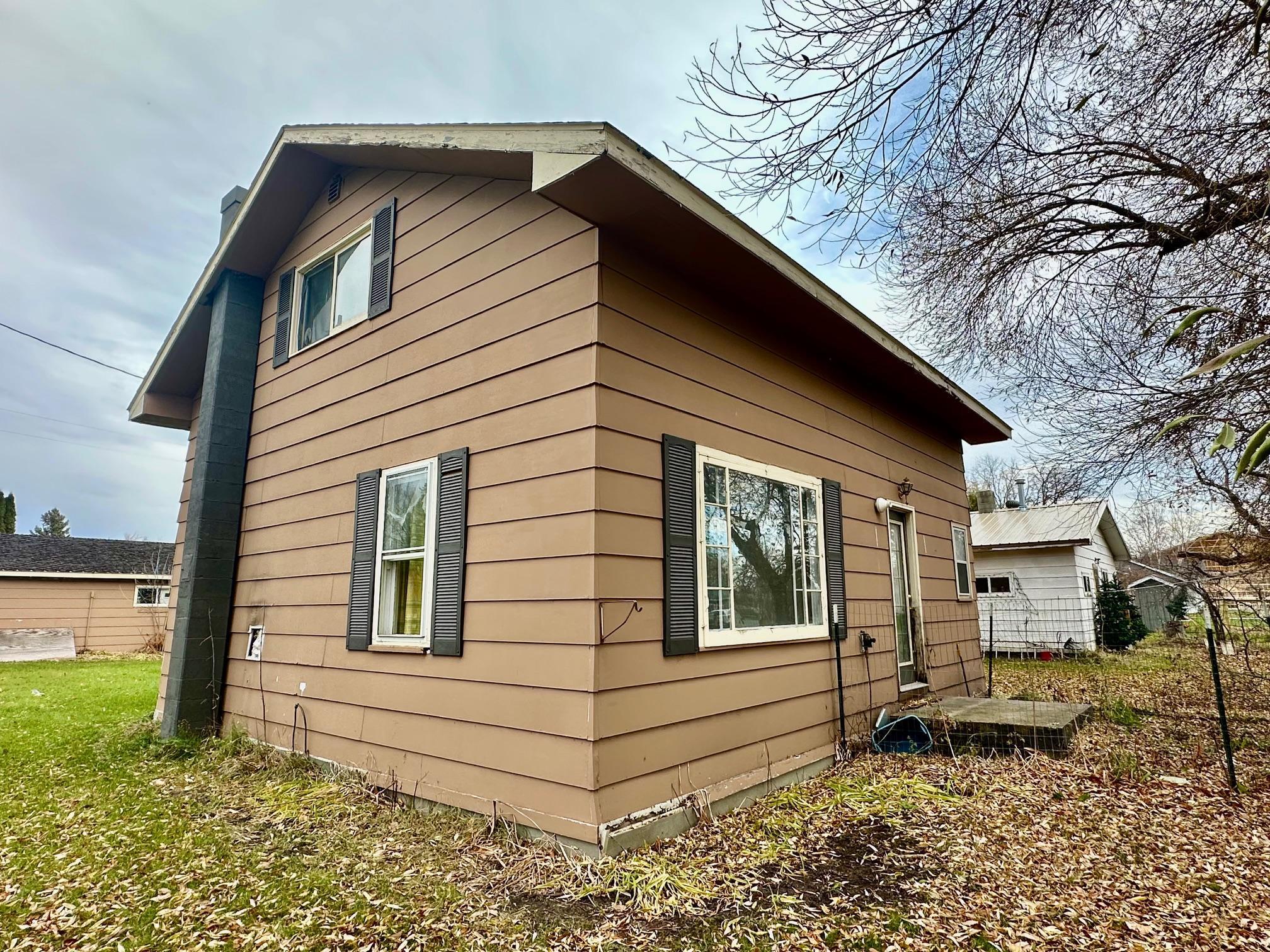 222 W Woodrow Street — photo
