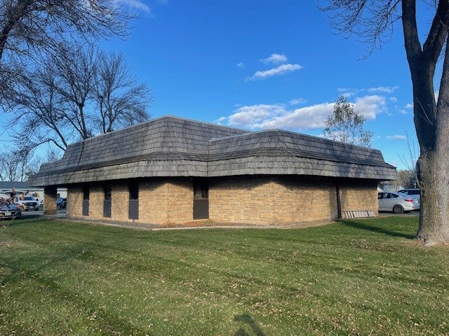 421 E 5Tt Street — photo