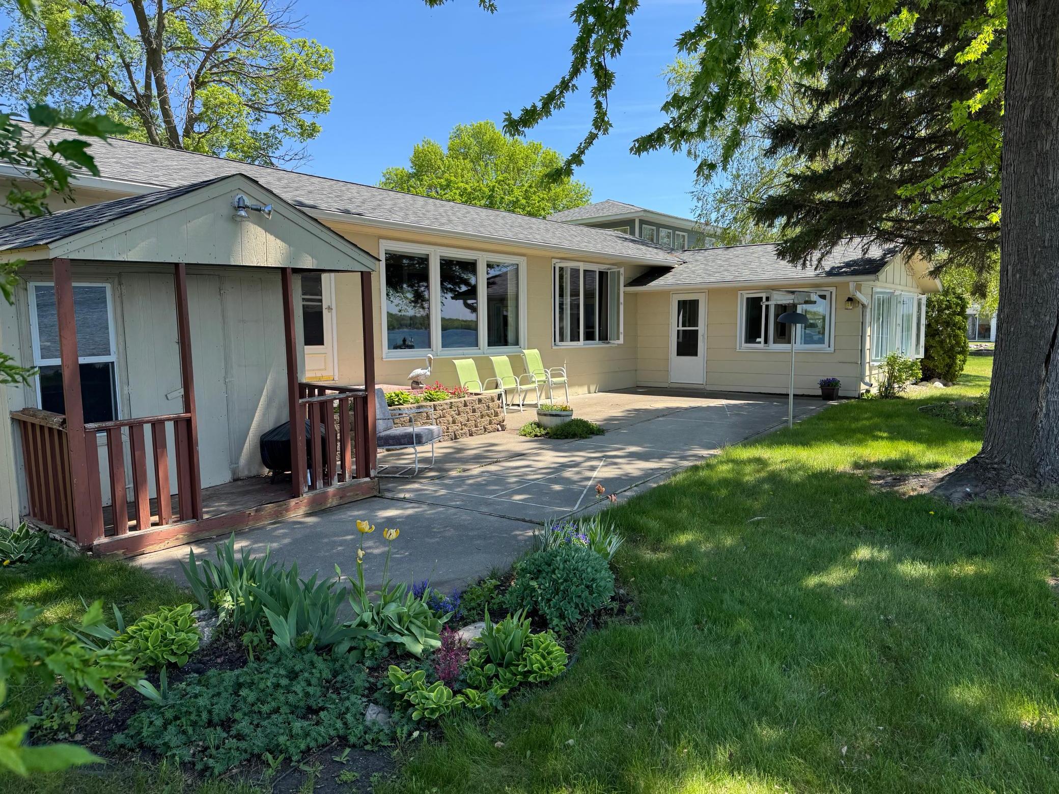 137 MC Cloud Street — photo