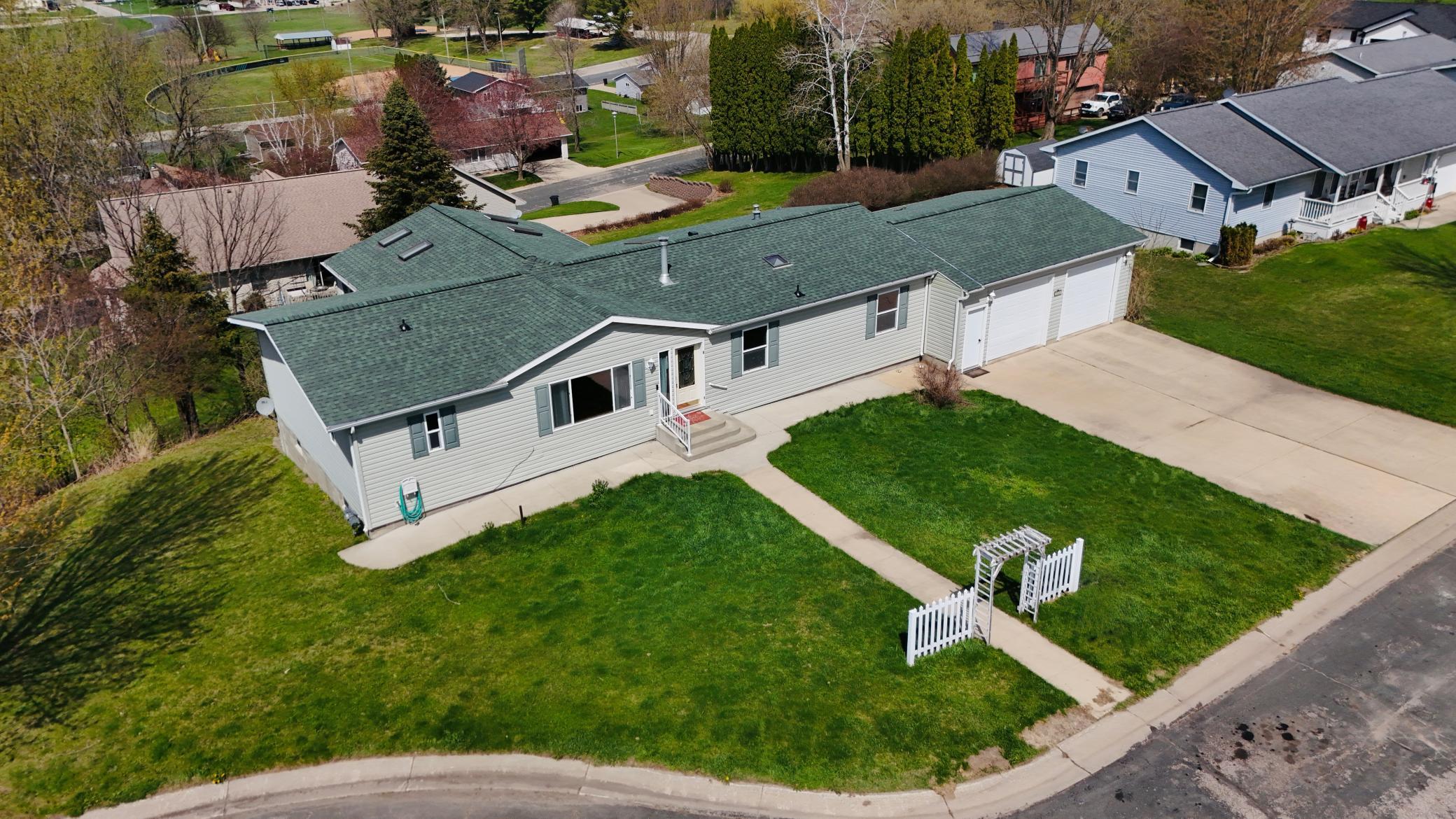 327 Parkside Drive SE — photo