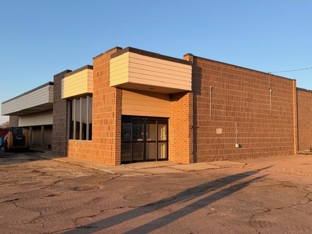 207 Main St E — photo