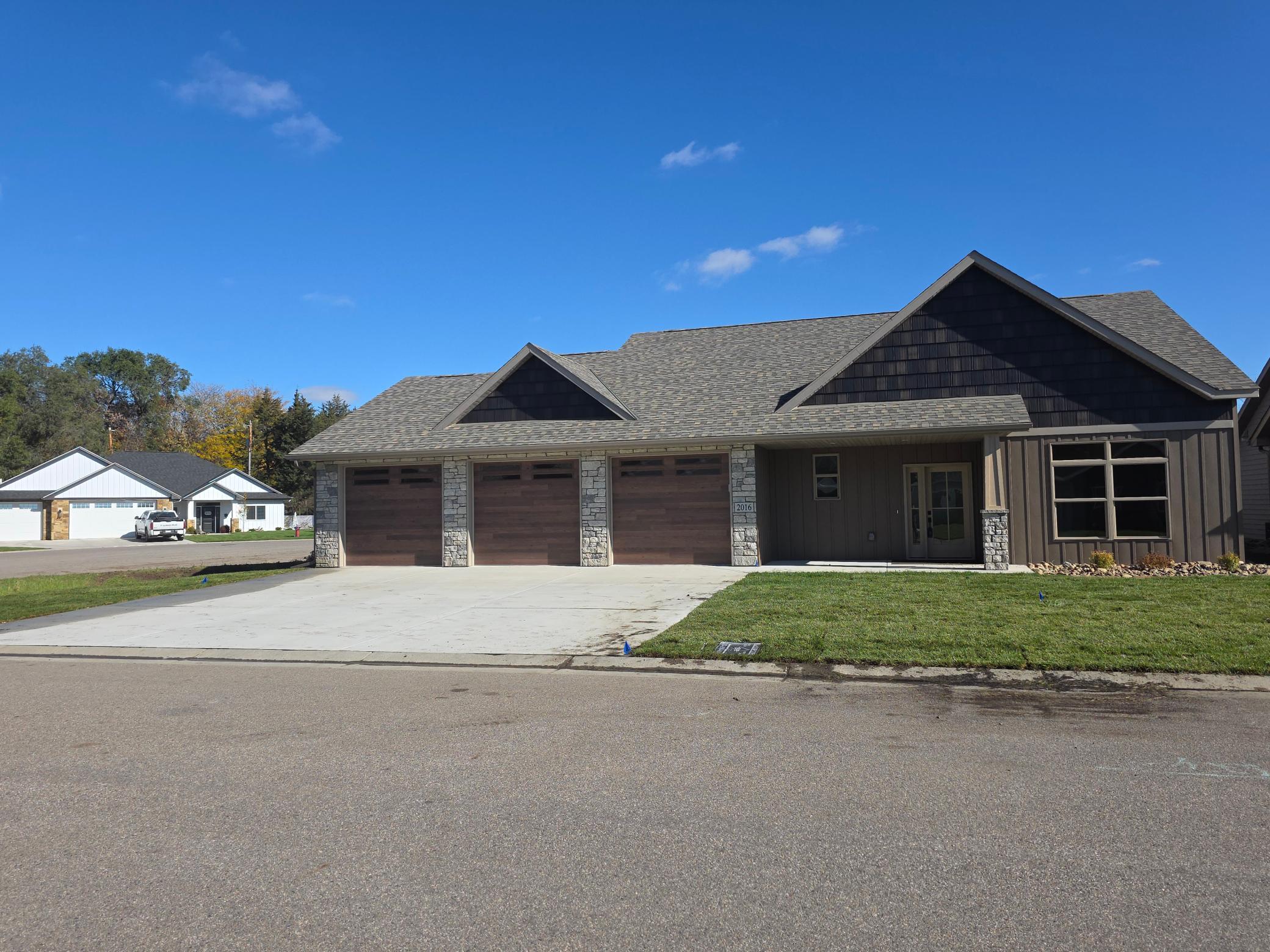 2016 Forest Court — photo