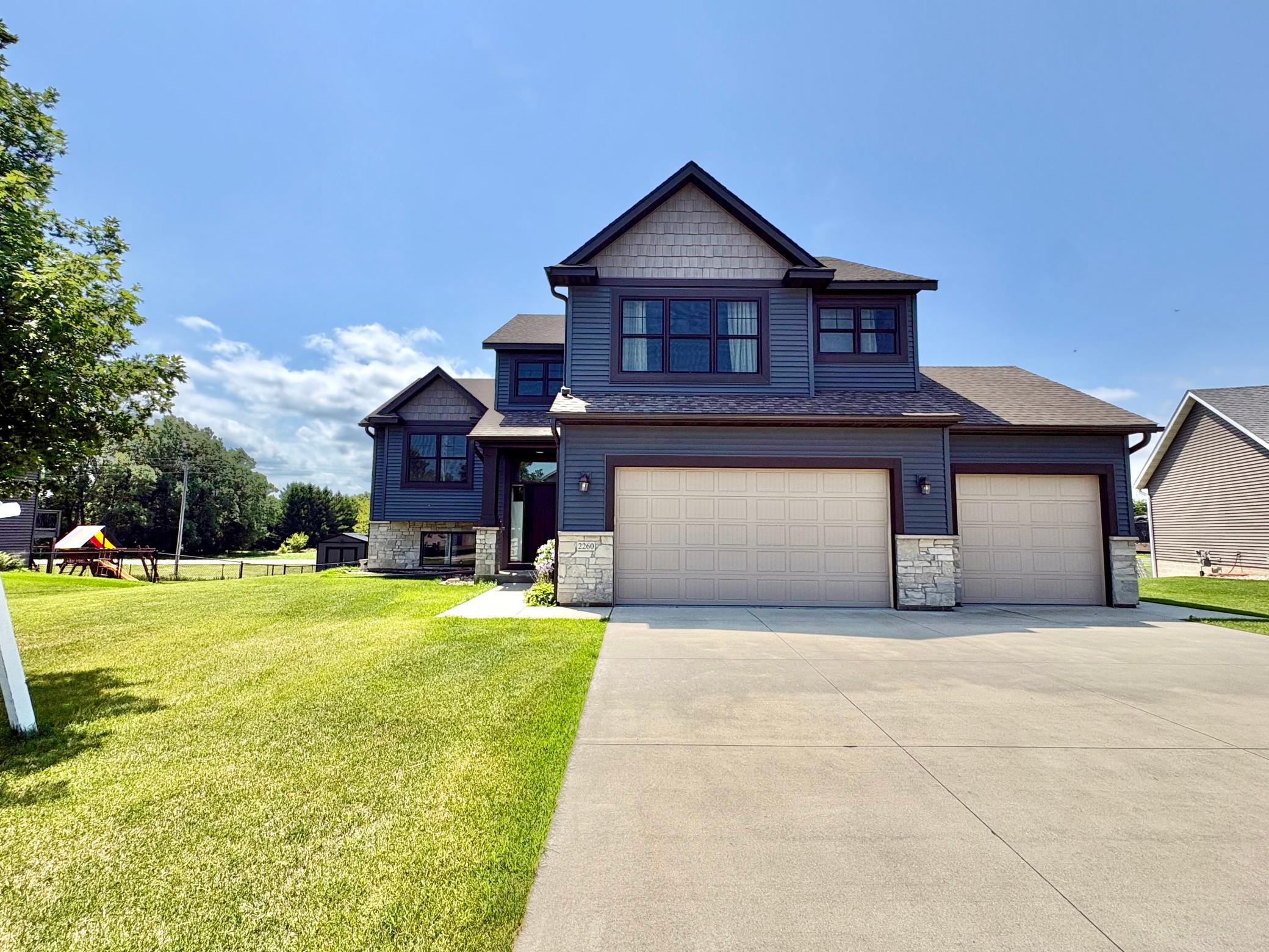 2260 Starburst Drive SW — photo