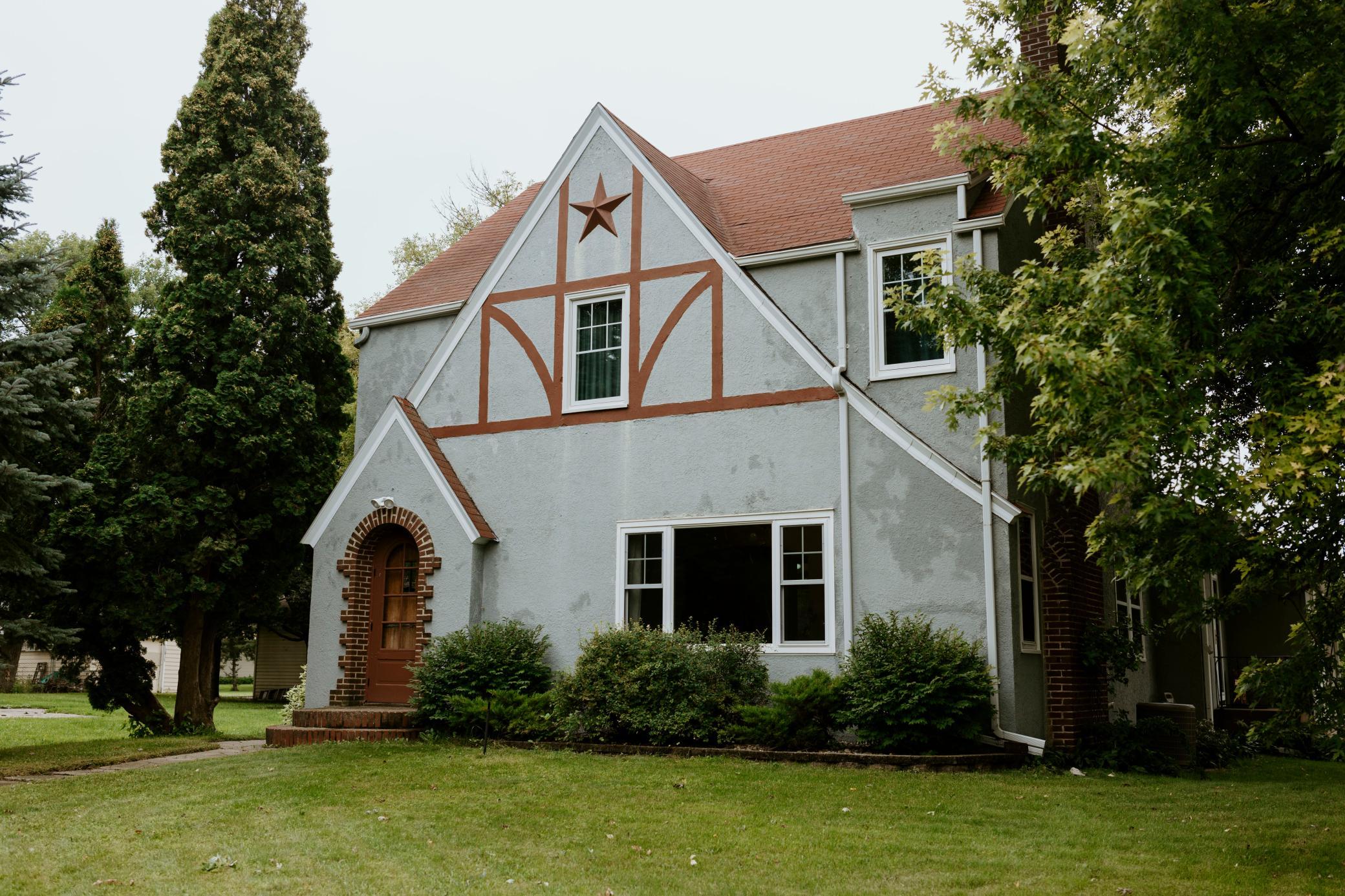 201 2nd Street W — photo