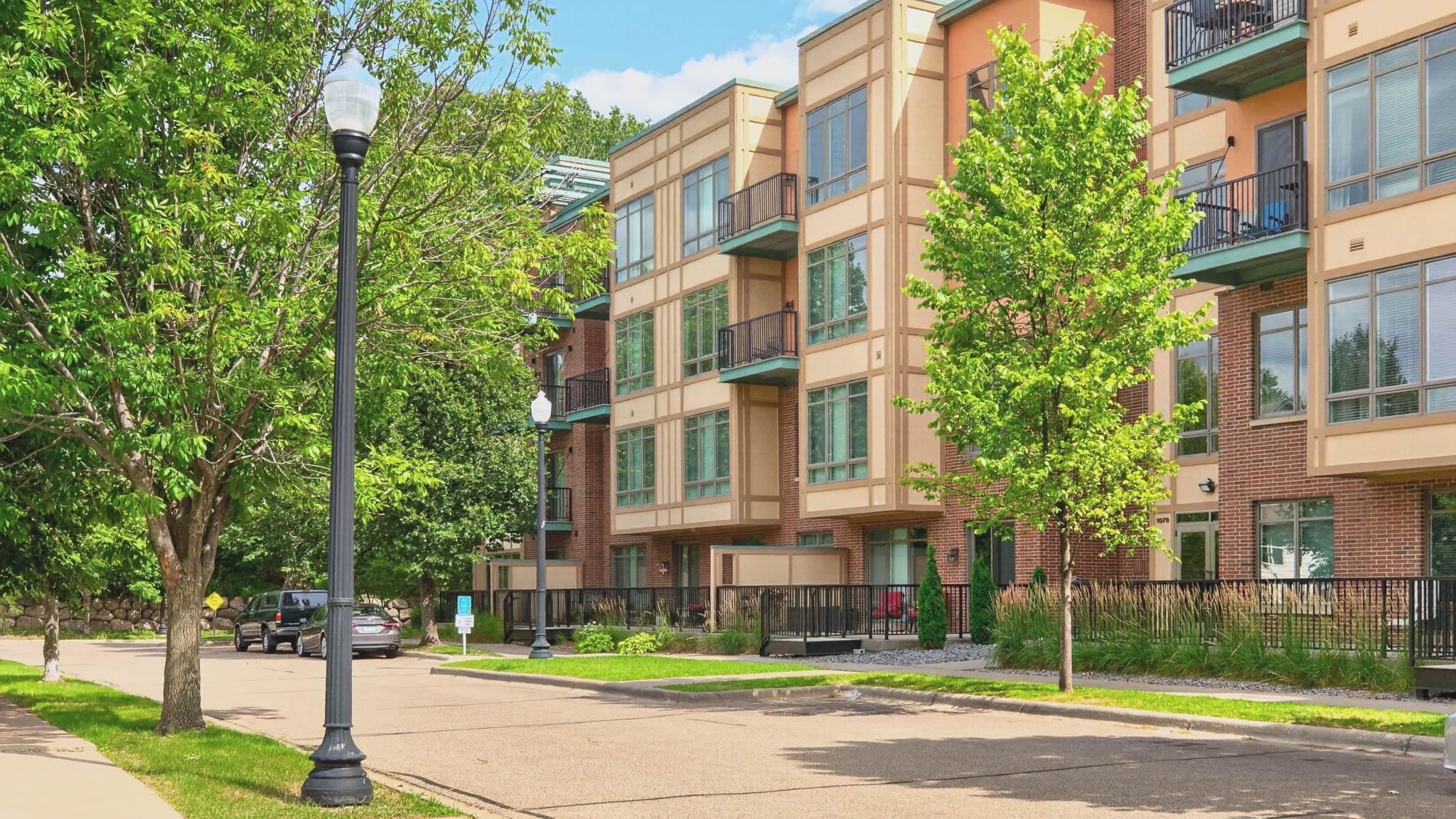 1070 Grandview Court NE 304 — photo