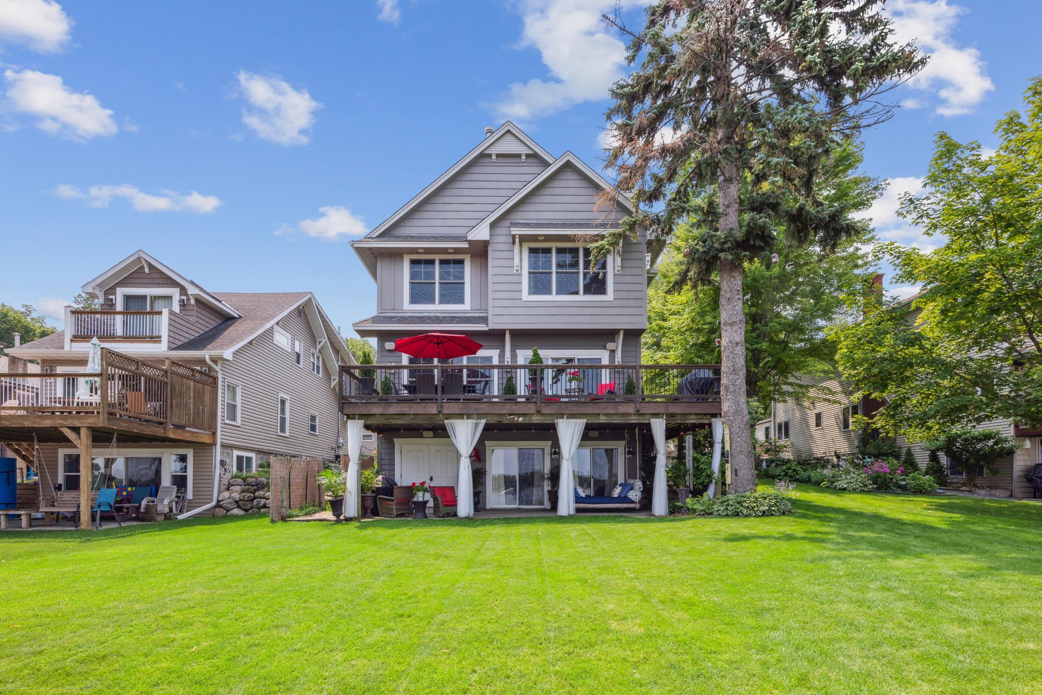 5060 Edgewater Drive — photo