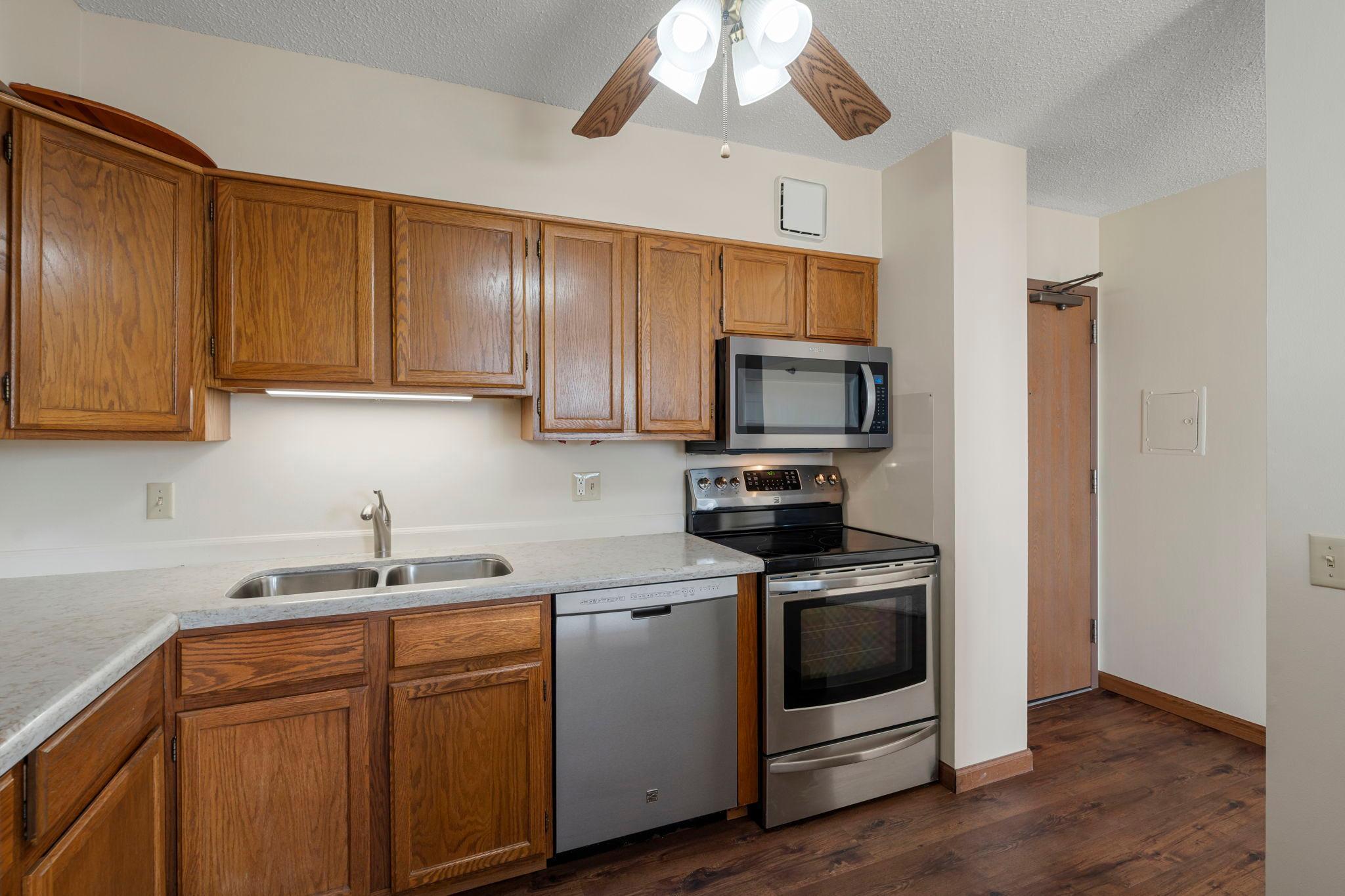 7600 Golden Valley Road 1004 — photo