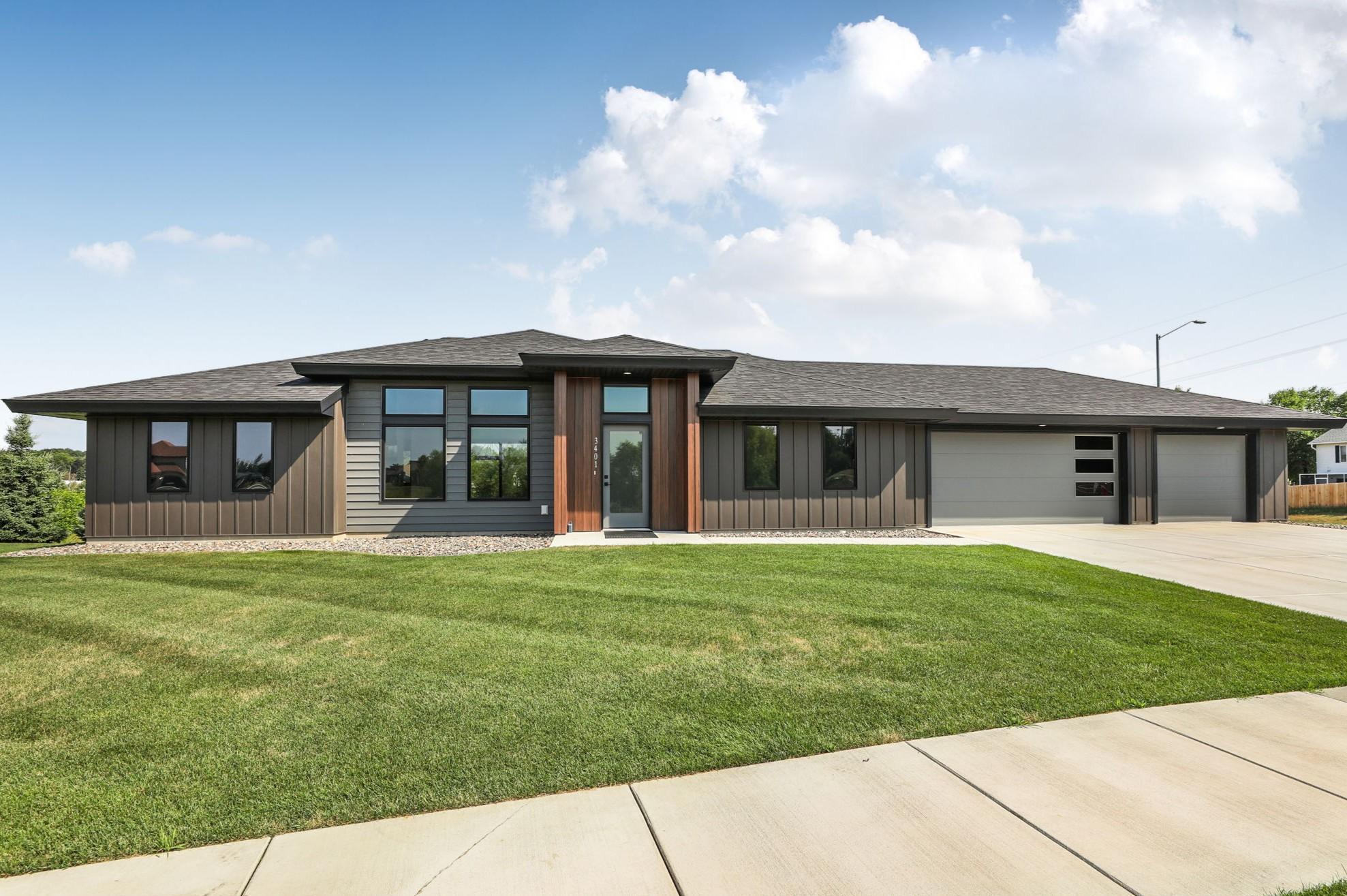 3401 Wildflower Road S — photo