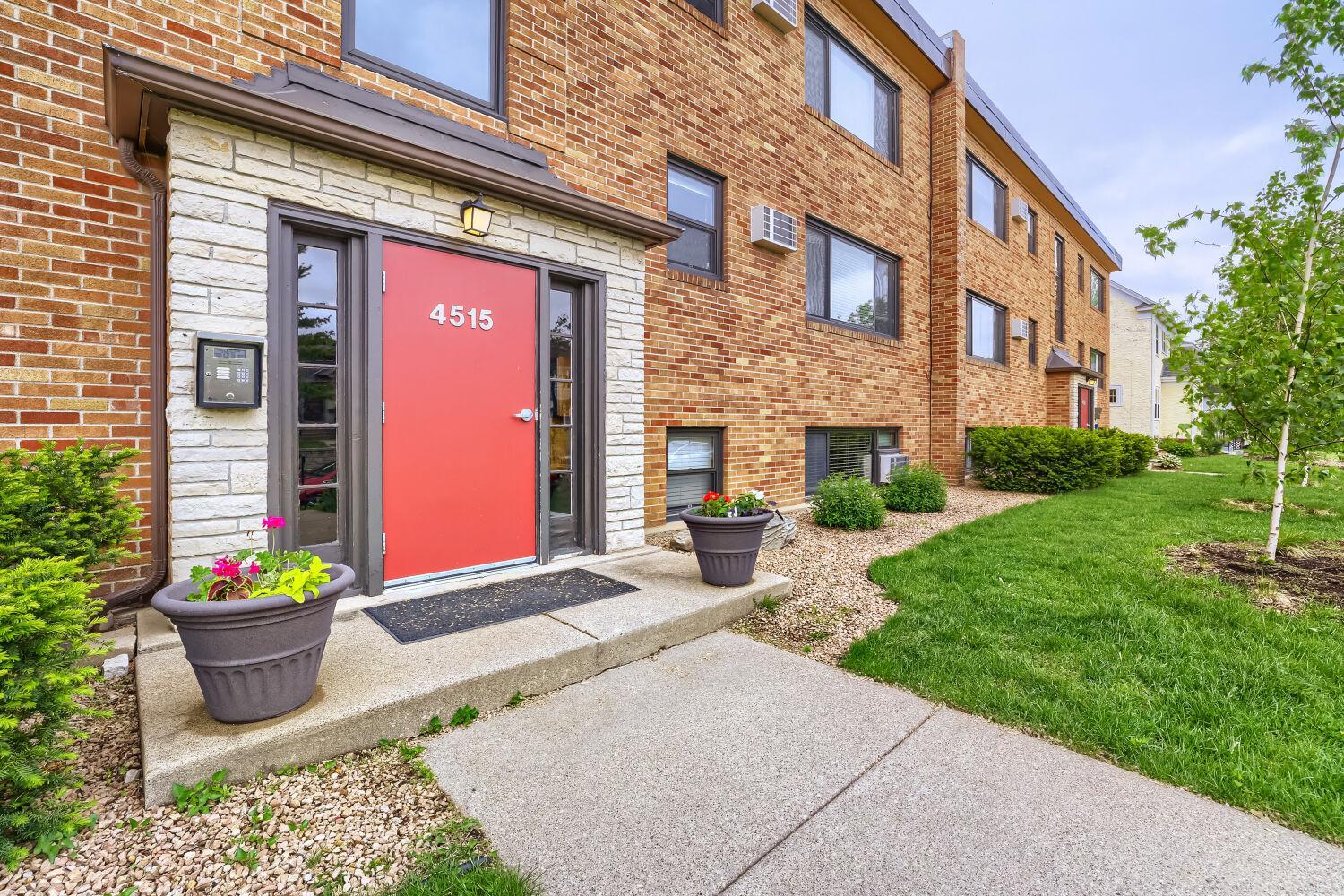 4515 Grand Avenue S 103 — photo