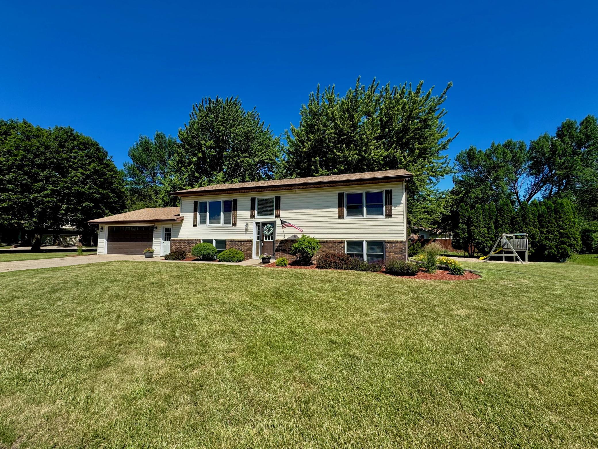501 Hawthorne Drive — photo