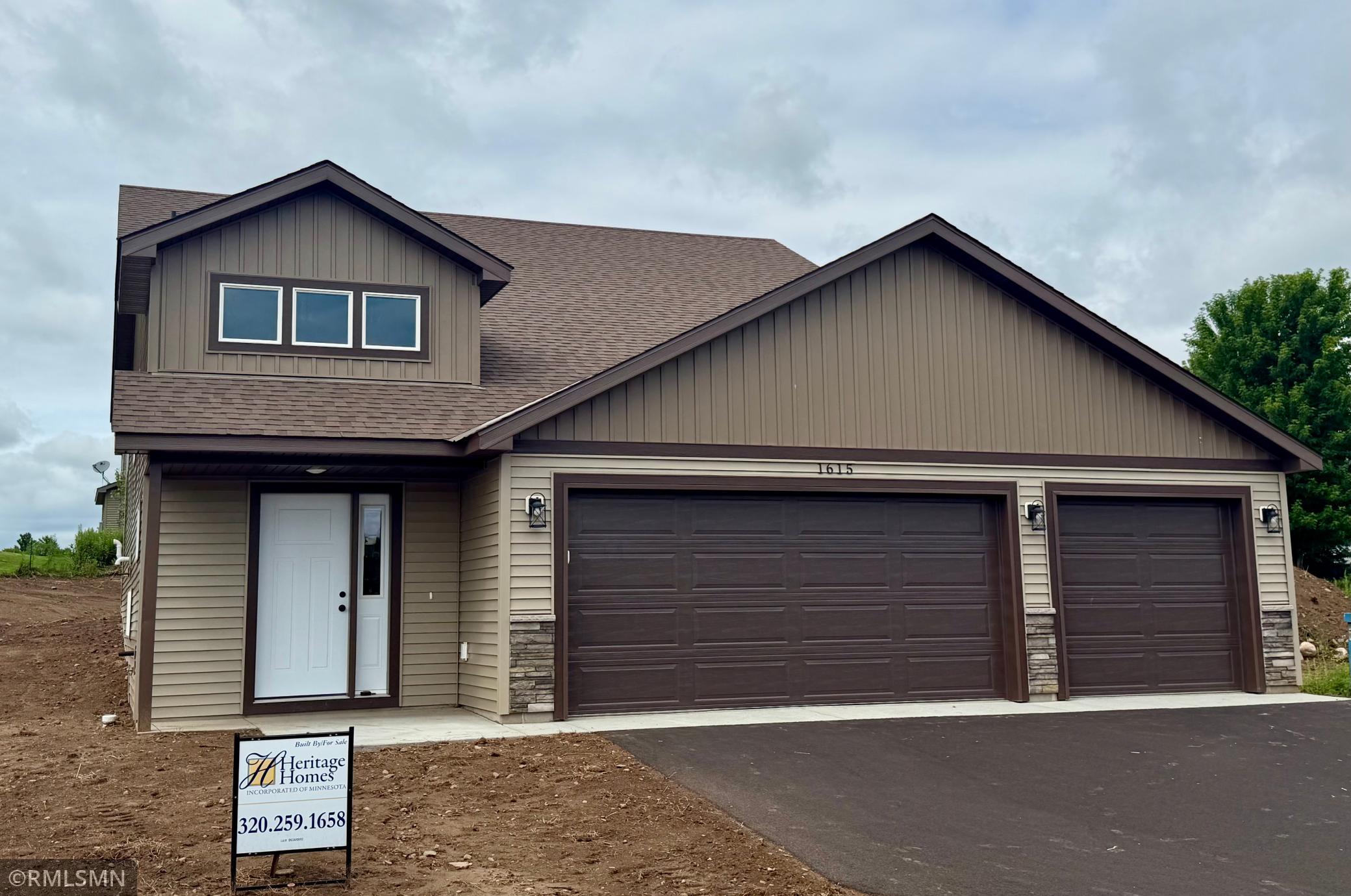 1615 Park View Lane NE — photo