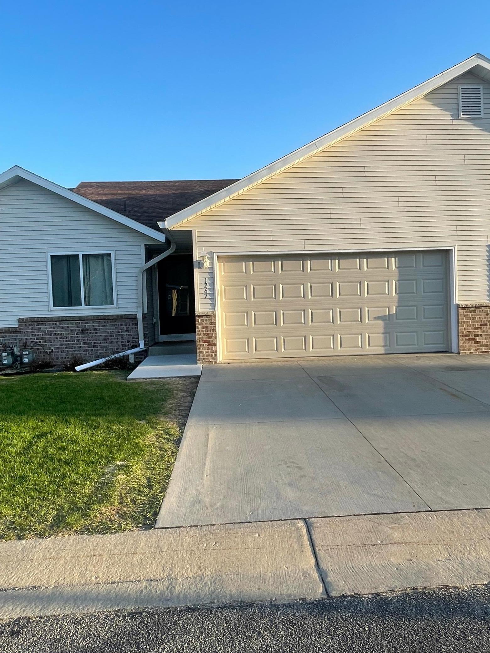 1267 Sundance Court NE — photo