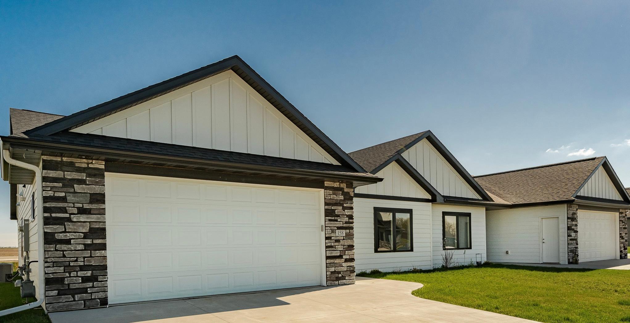 158 Sandstone Drive NW — photo