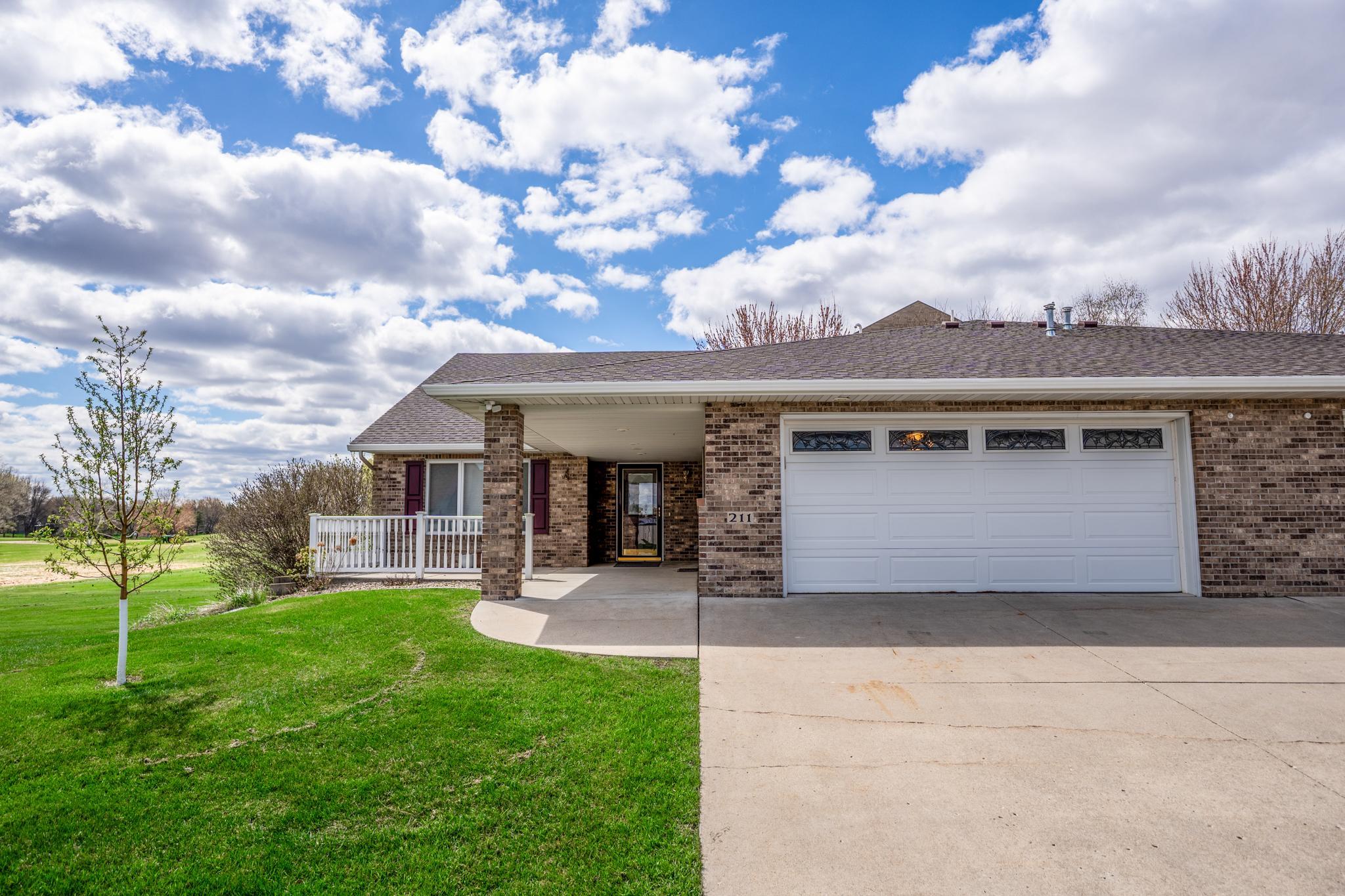 211 Valley View Drive SE — photo