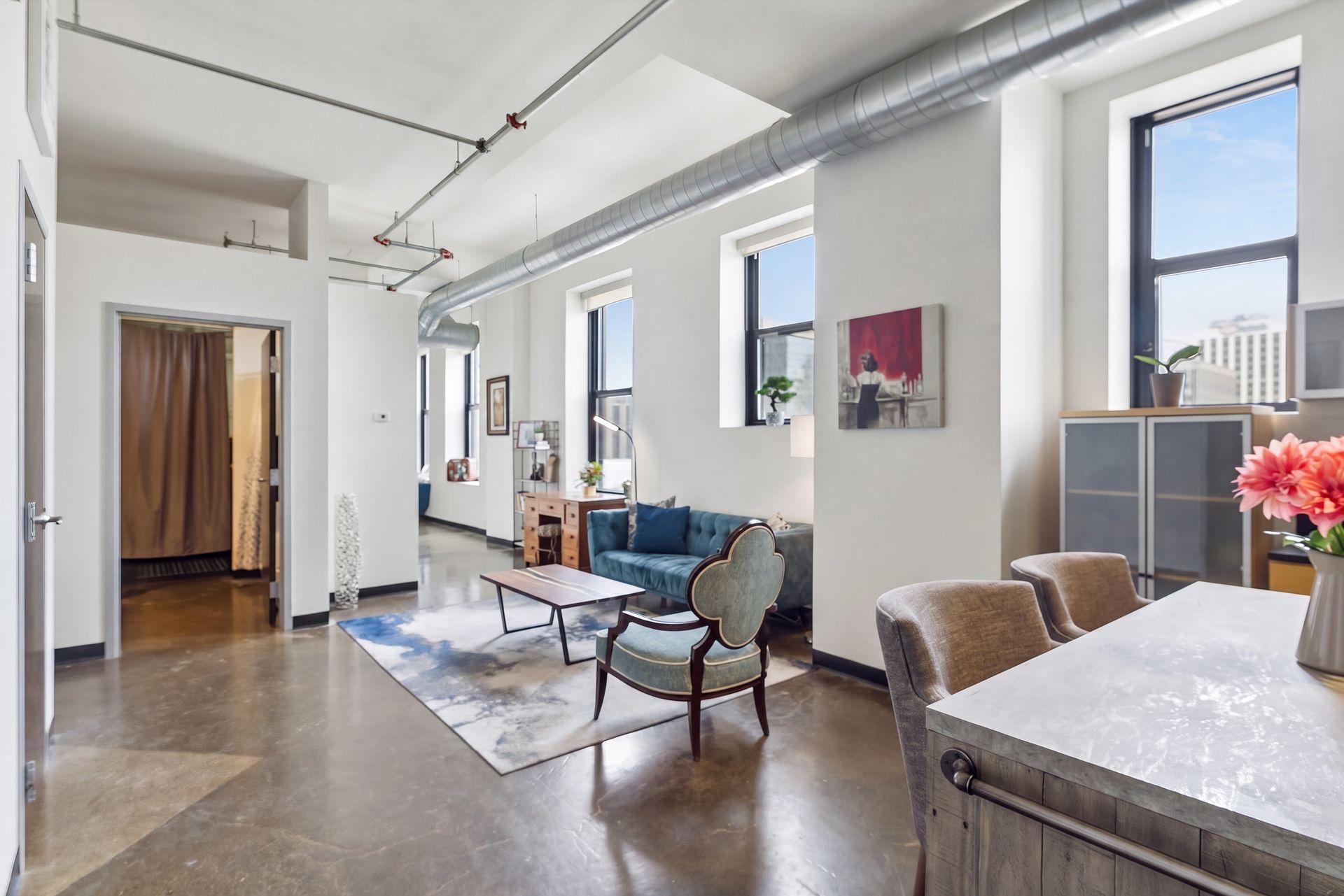 350 Saint Peter Street 1012 — photo