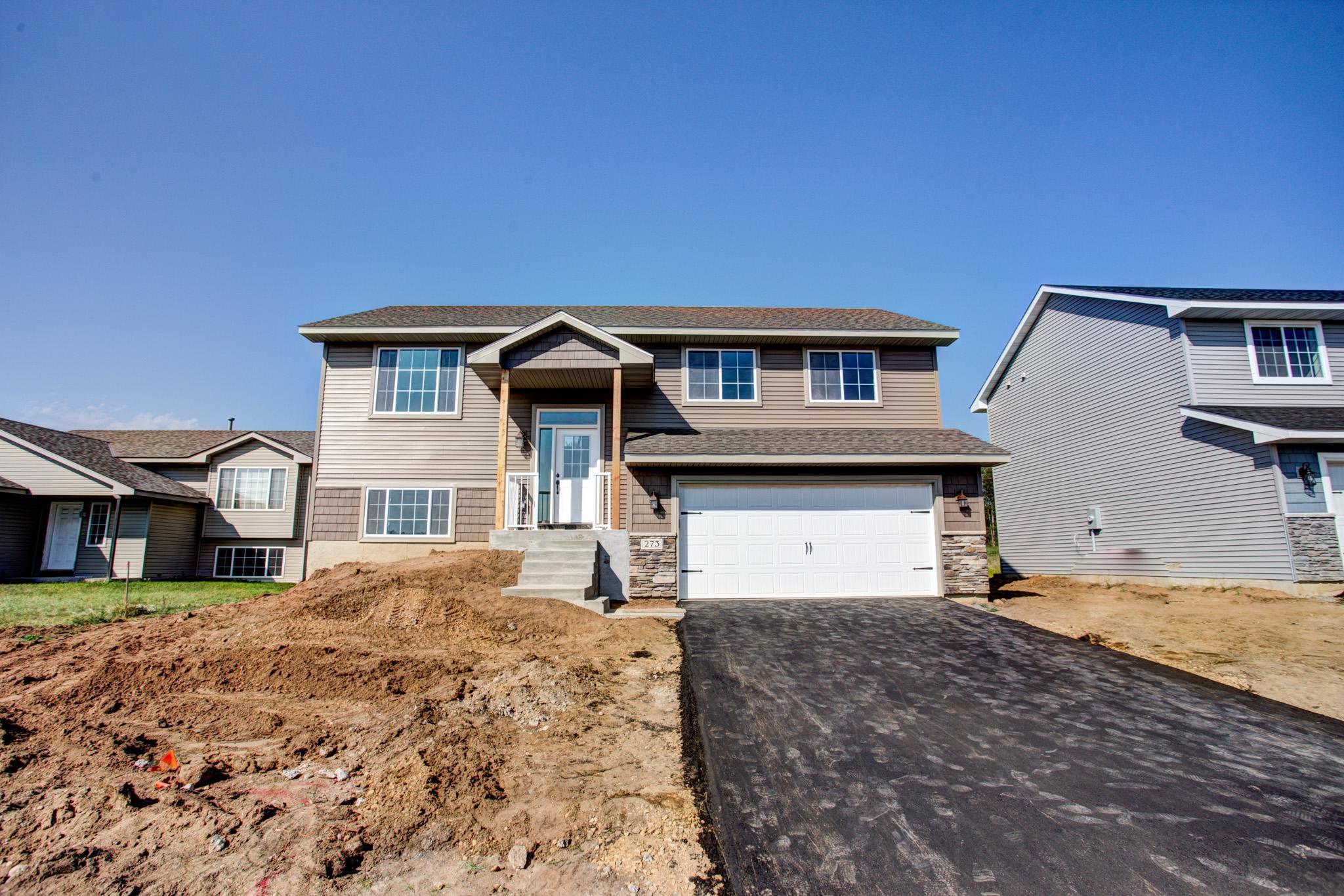 1319 Woodale Court — photo