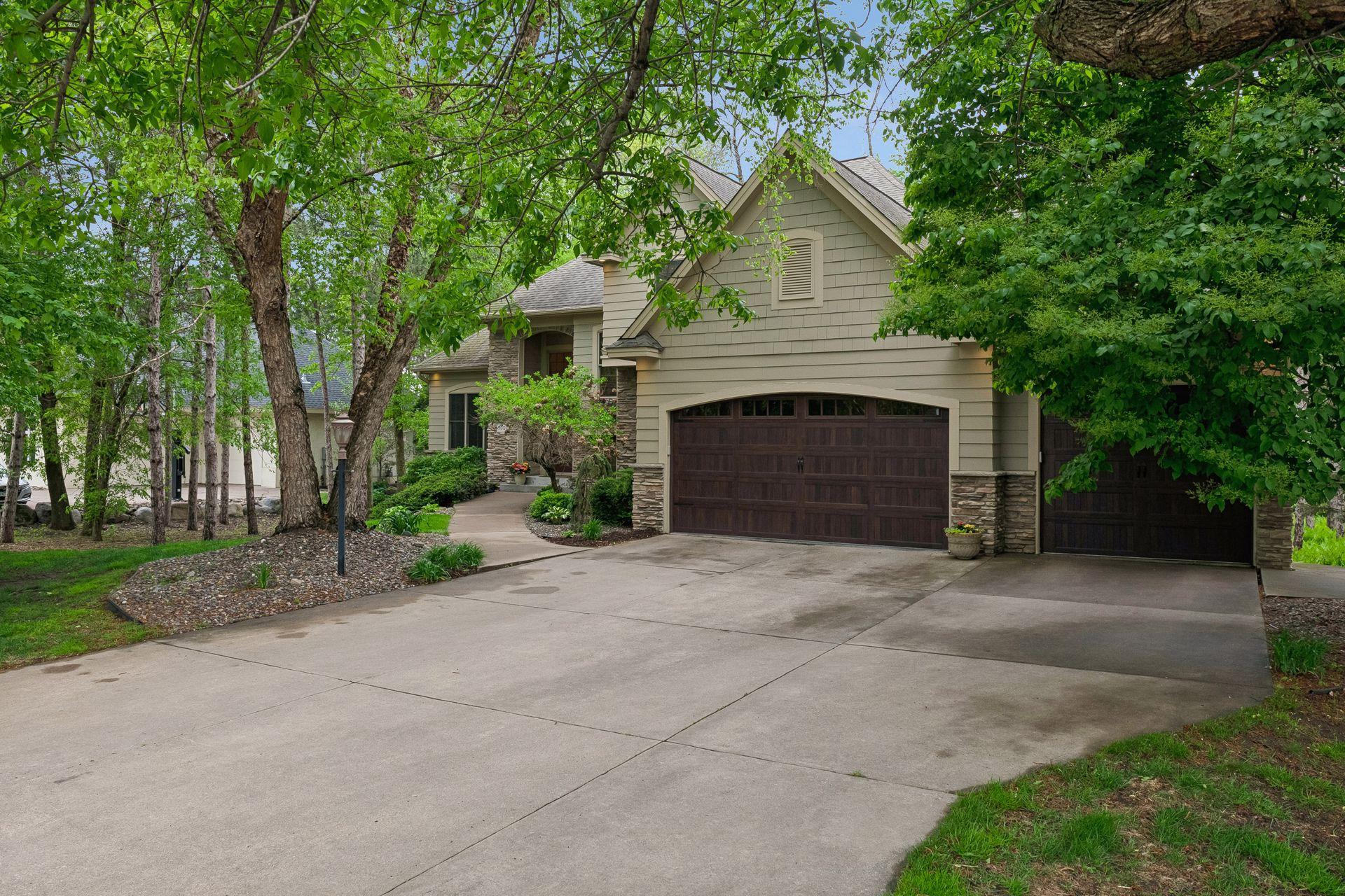 9001 Springwood Drive — photo