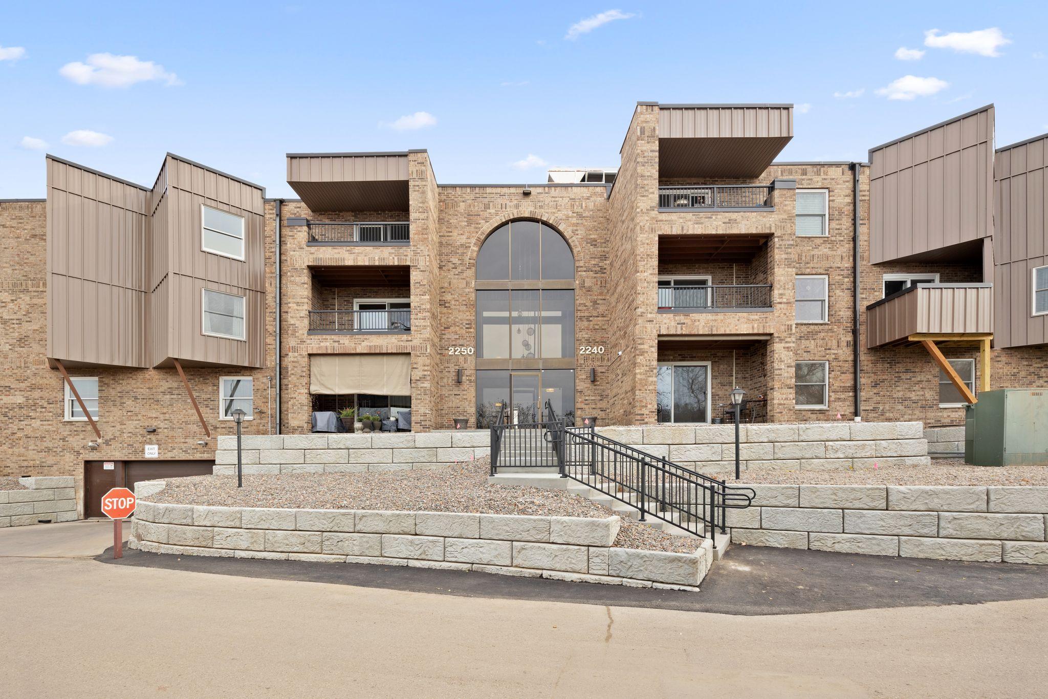 2250 Midland Grove Road 307 — photo