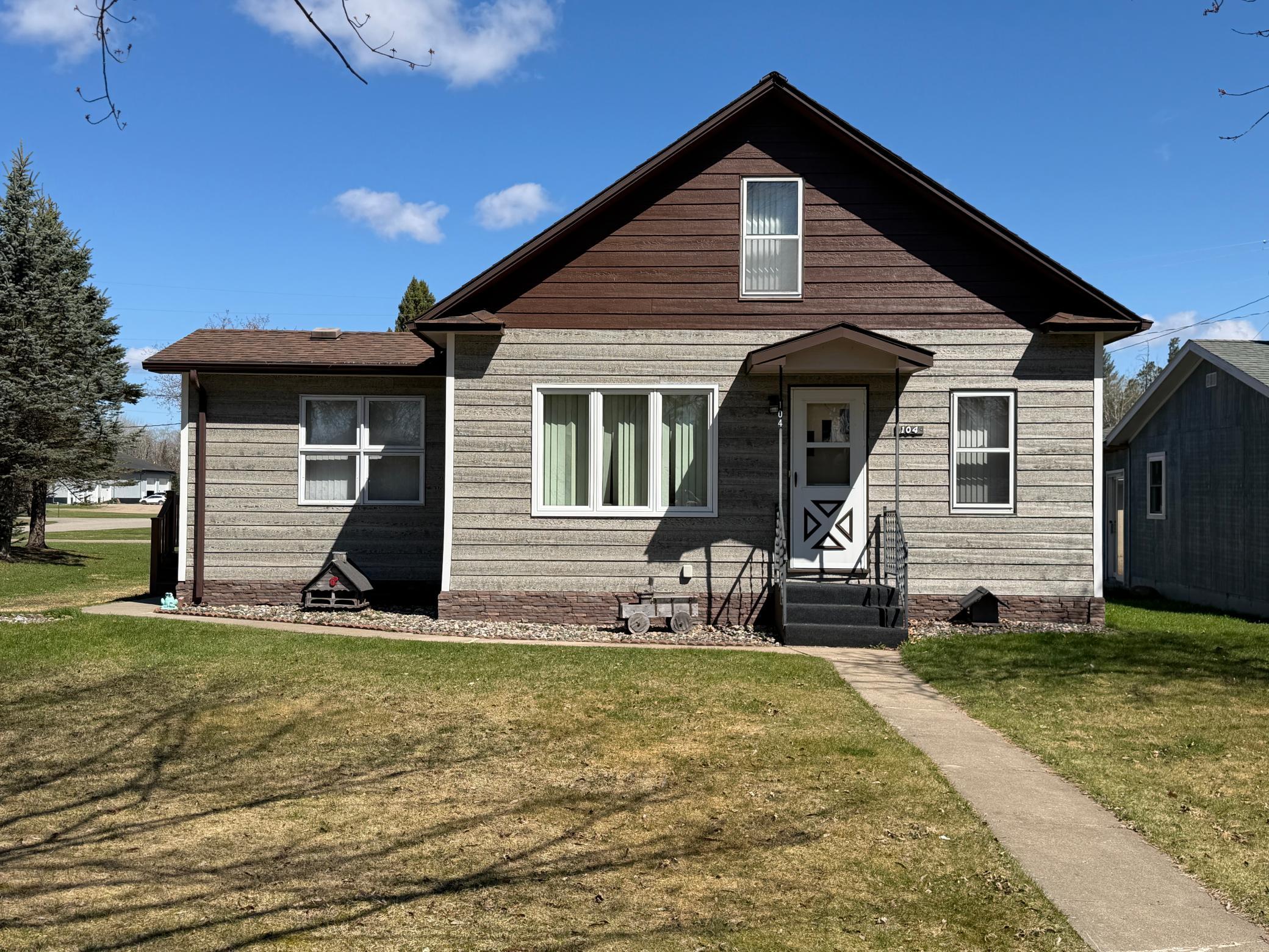 104 Cedar Street NE — photo
