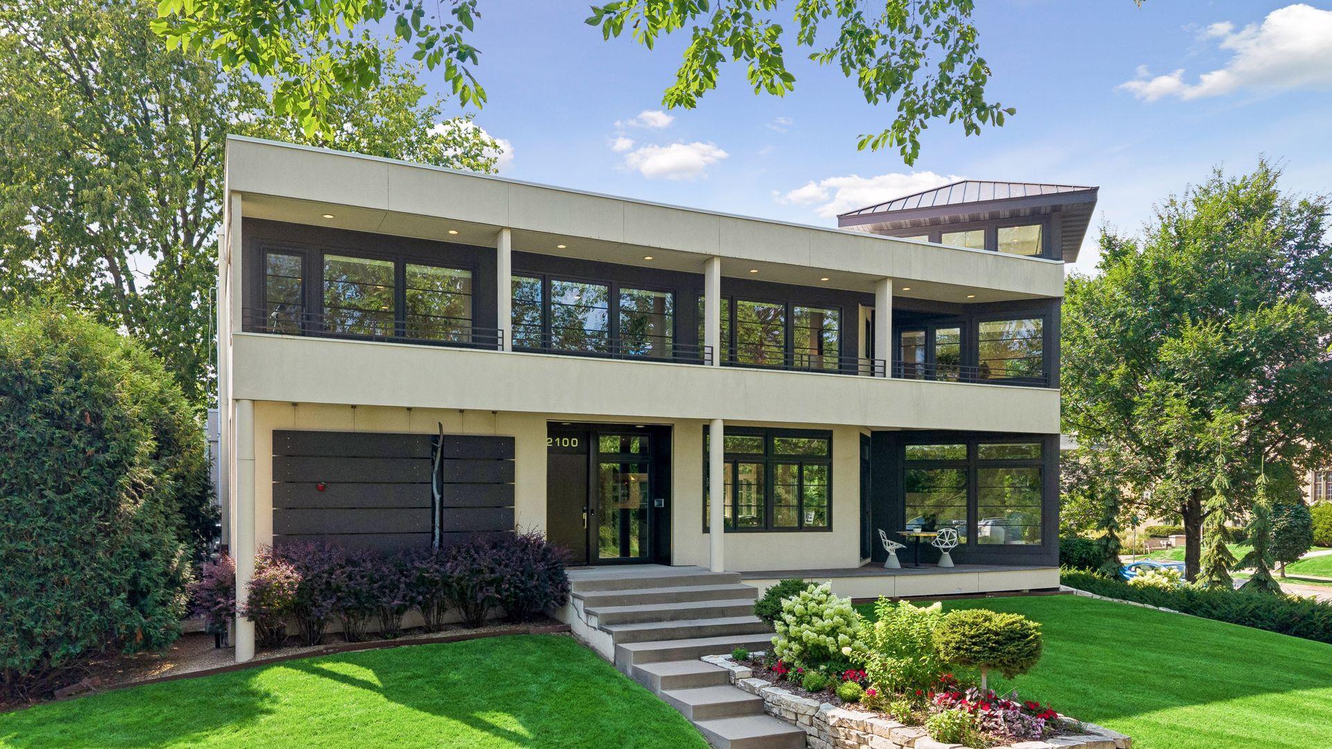 2100 W Lake Of The Isles Parkway — photo