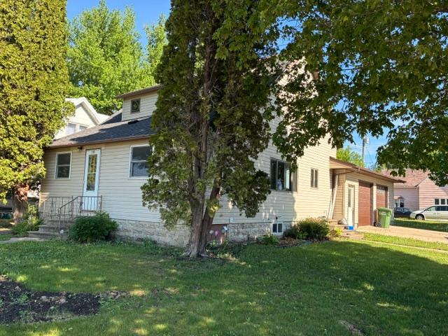 210 Front Street E — photo