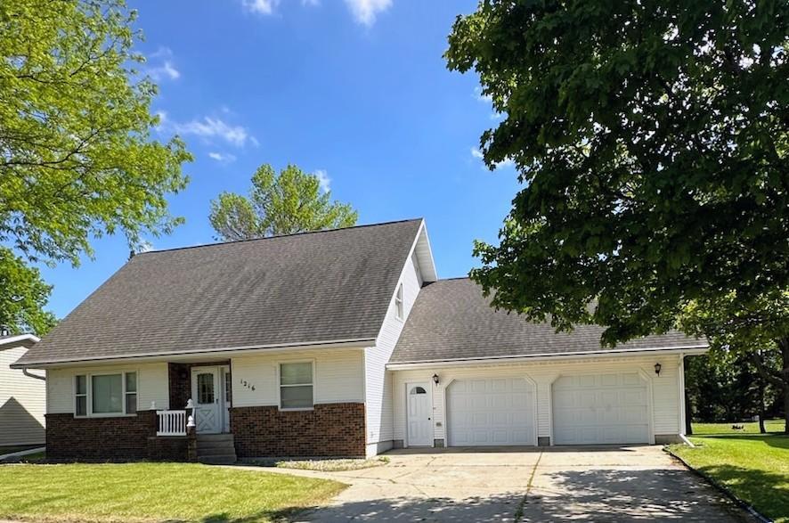 1216 Parkside Drive — photo
