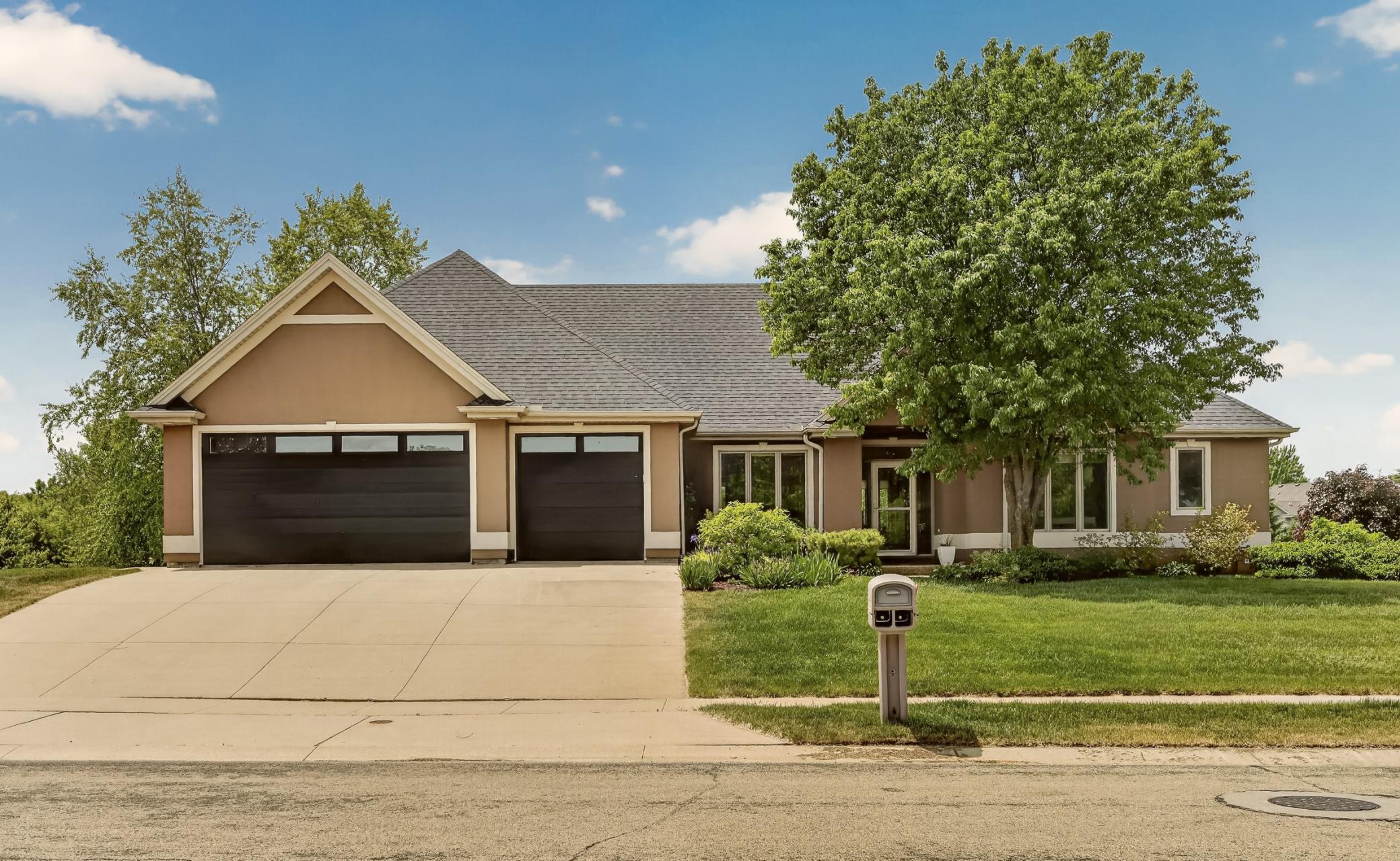 1900 Scenic Point Lane SW, Rochester, MN 55902