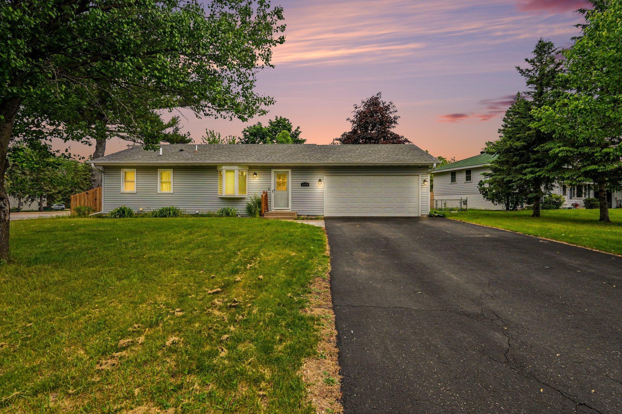 10439 University Circle NE — photo