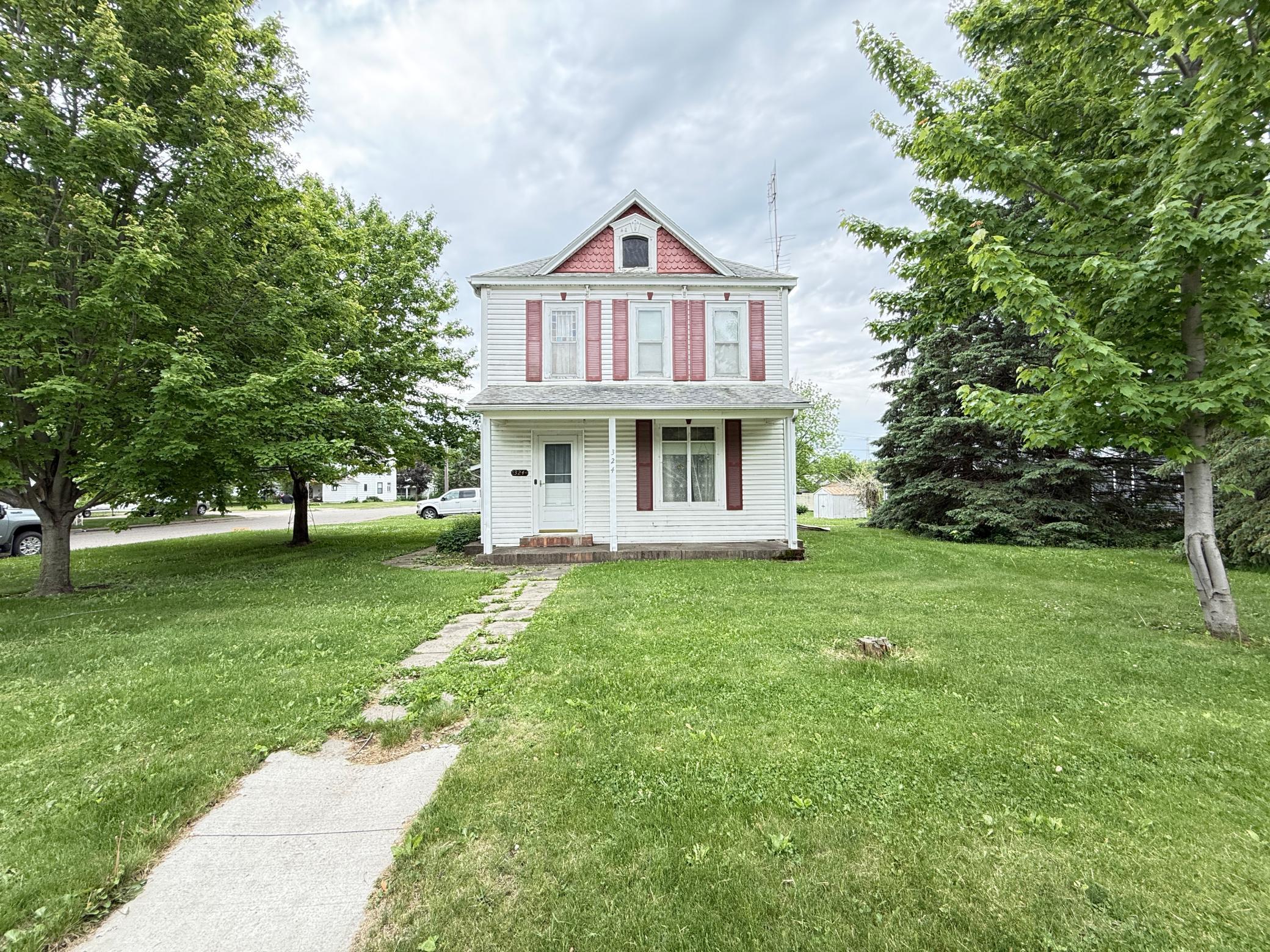 324 E Maple Street — photo