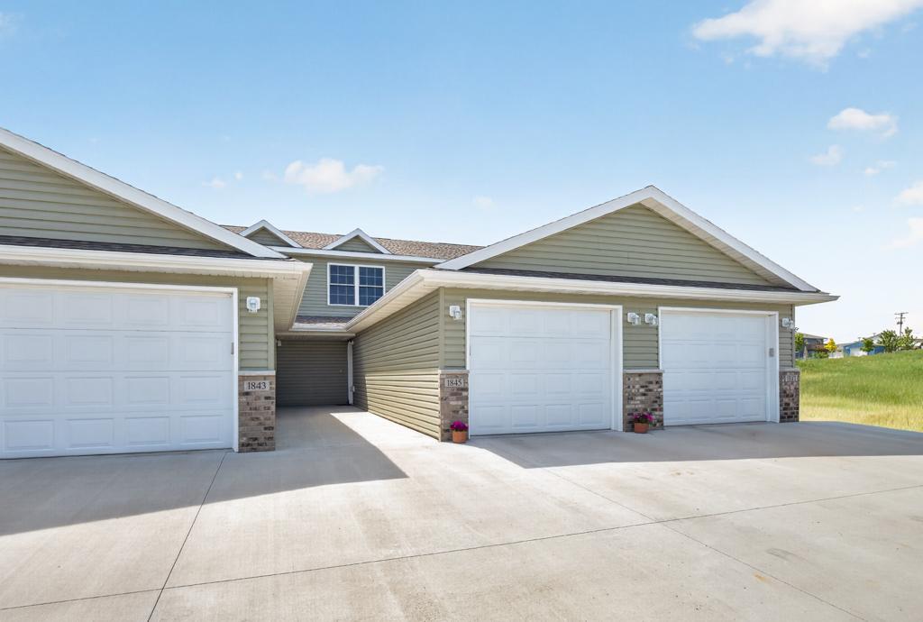 1845 Daniel Lane NE — photo