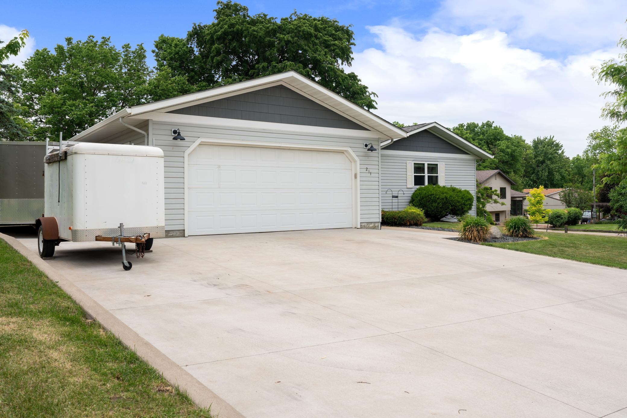 211 Sunrise Drive — photo