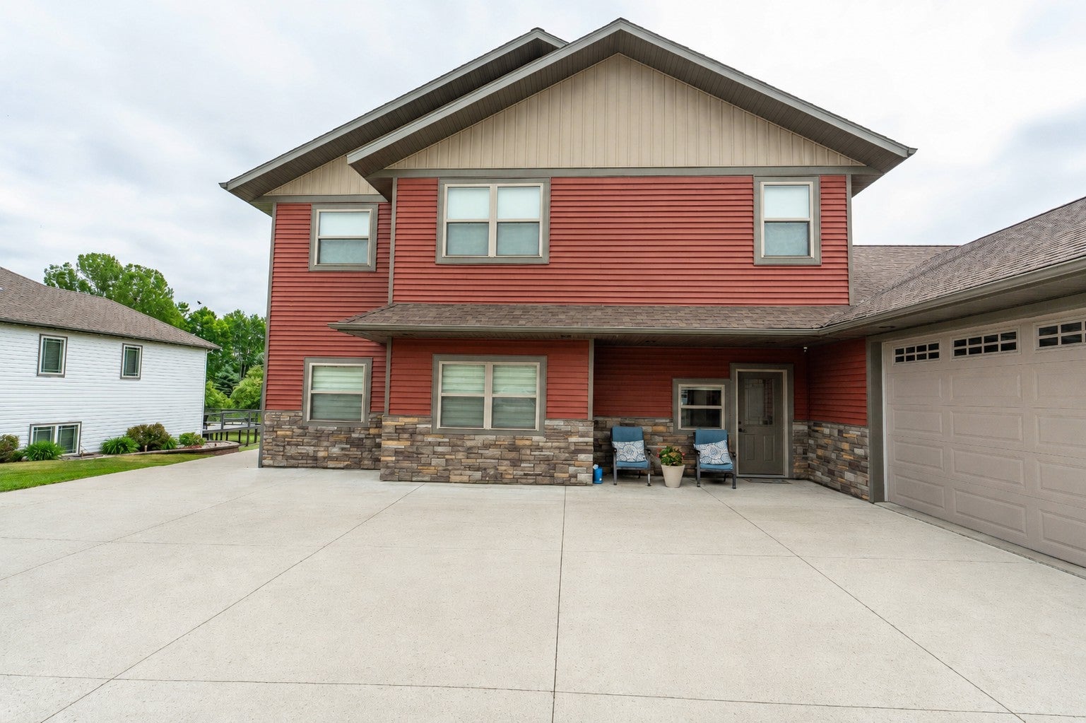 1506 Viking Court — photo