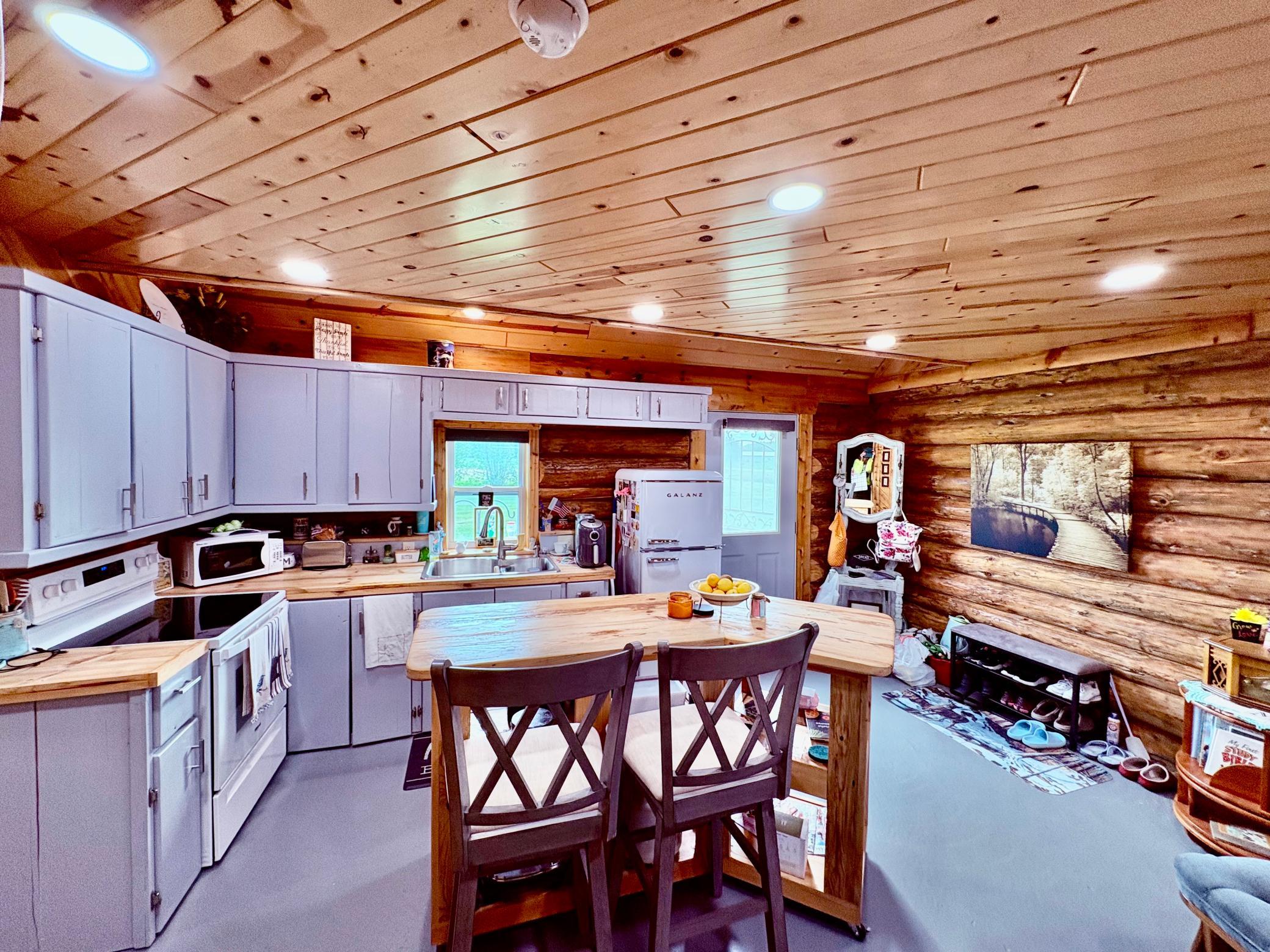4284 Logan Road NW — photo