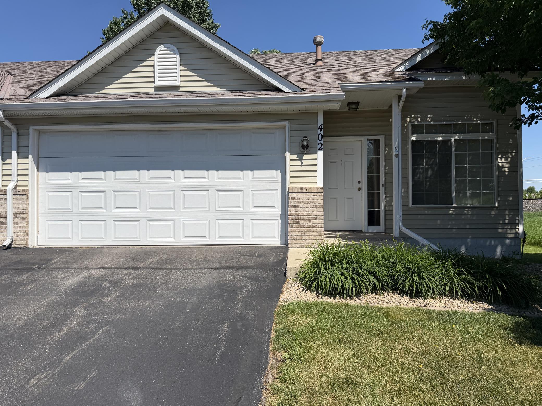 402 Creekside Drive — photo