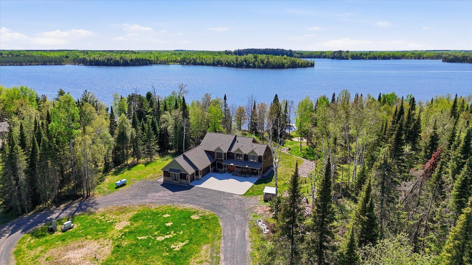 11679 Lakeshore Drive — photo