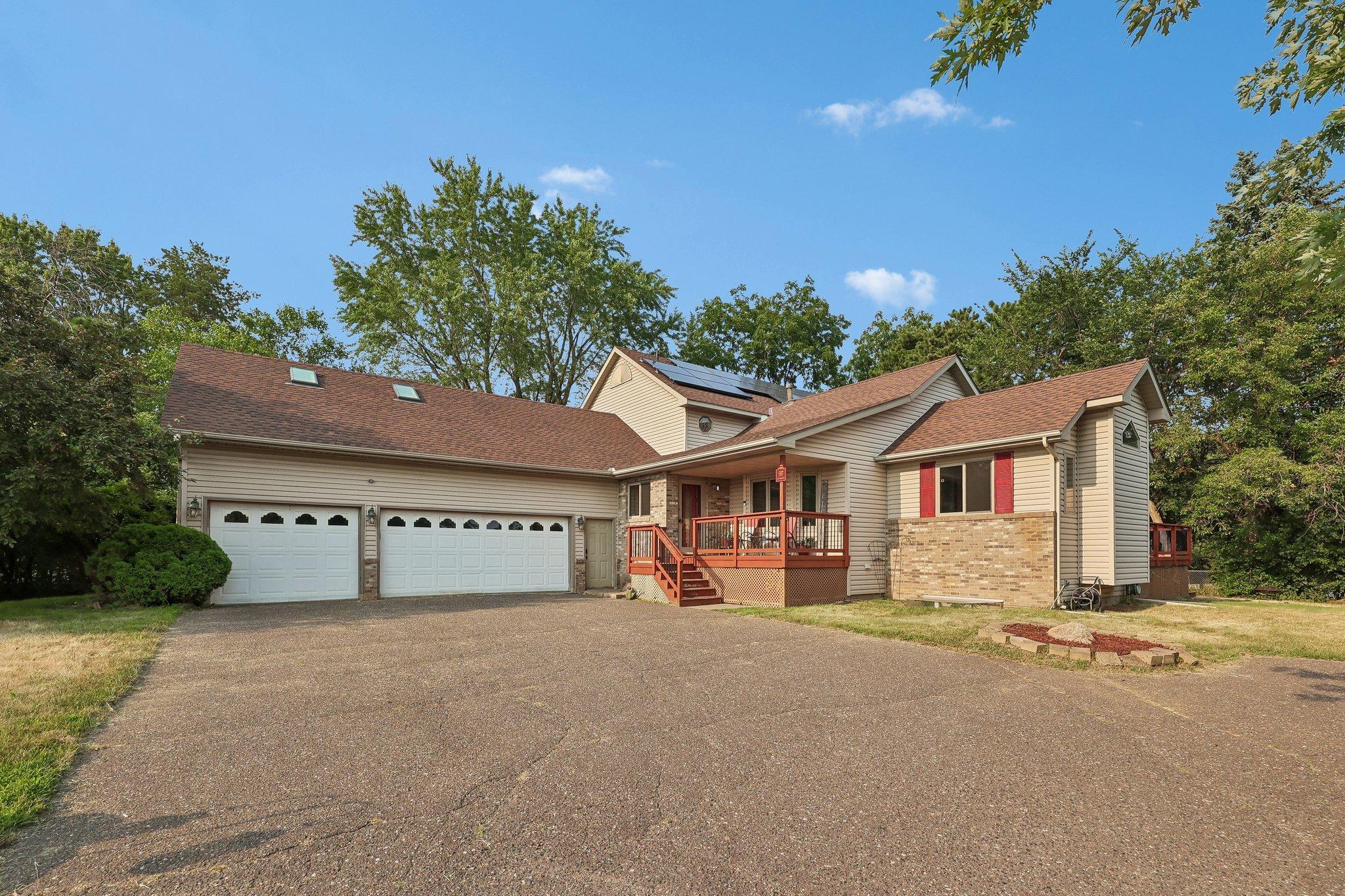 597 Viking Drive E — photo