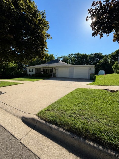 109 S Griffin Street — photo