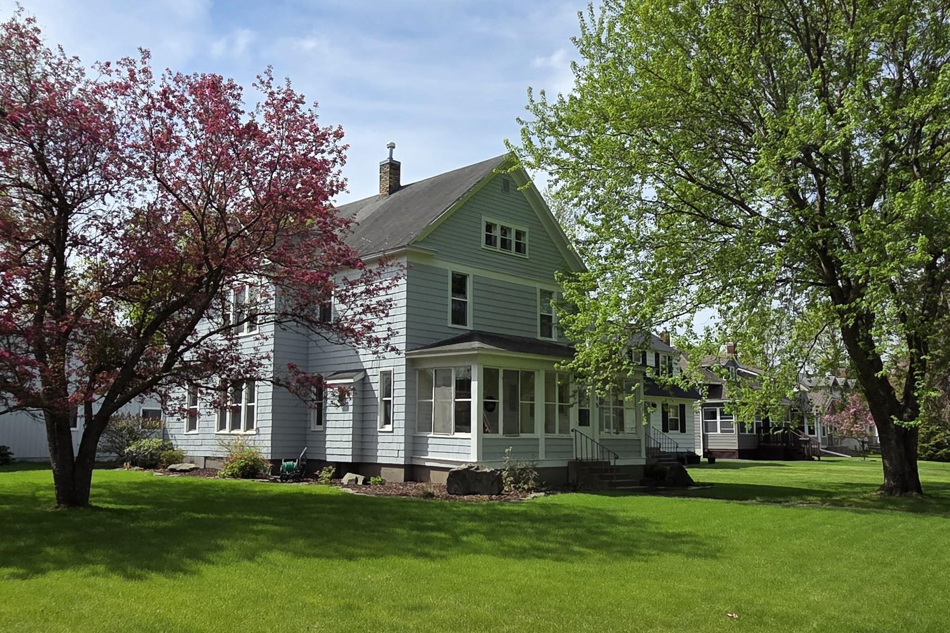 915 Riverside Drive — photo