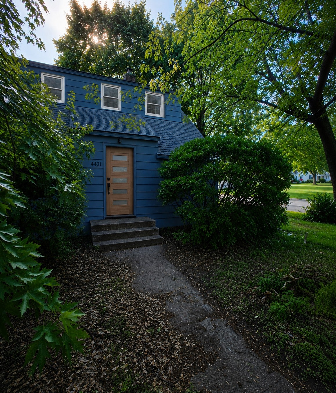 4431 James Avenue N — photo