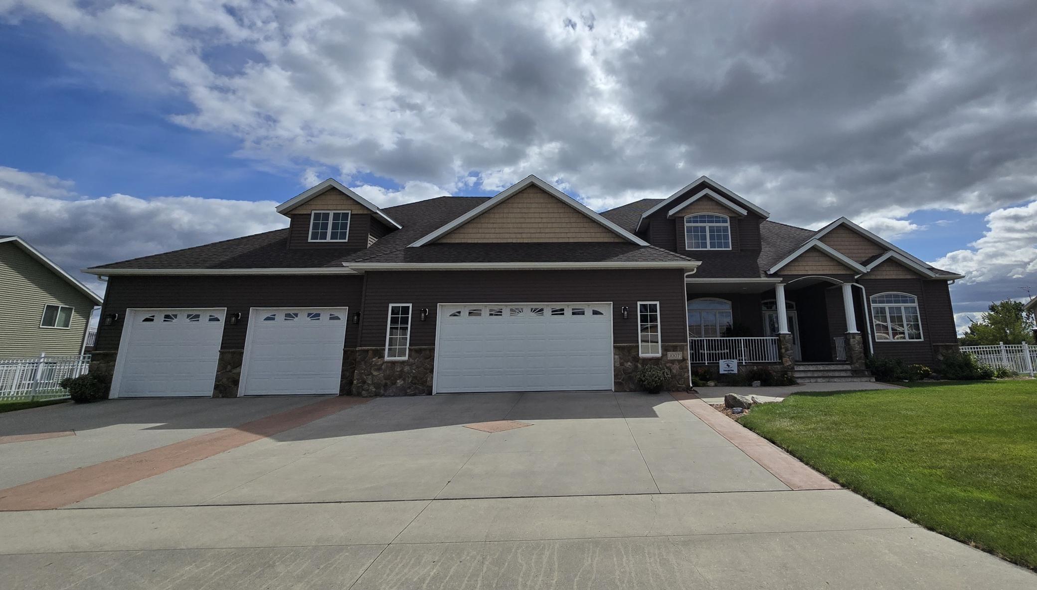 1007 6 Avenue NE — photo