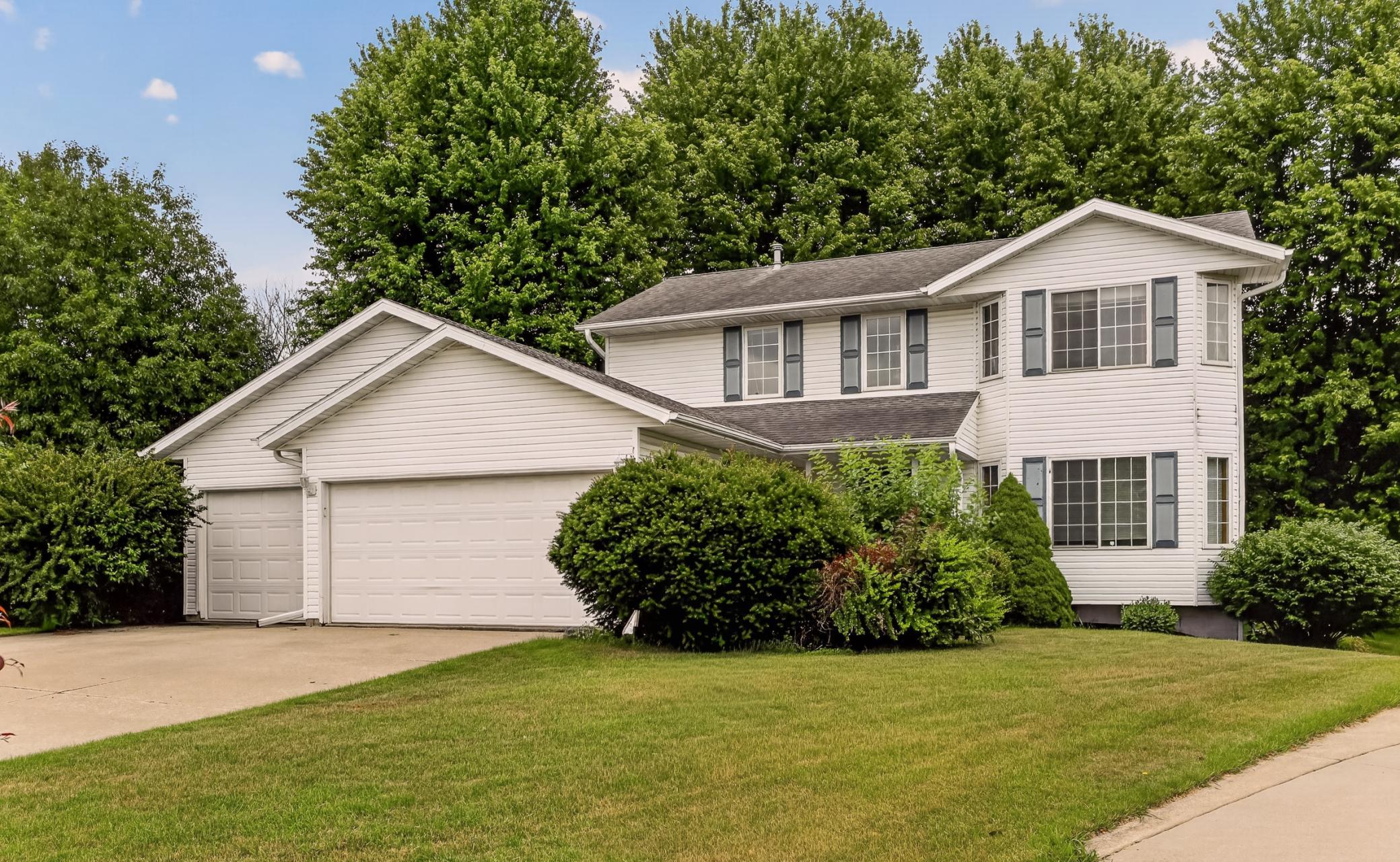 931 Pine Court NE — photo