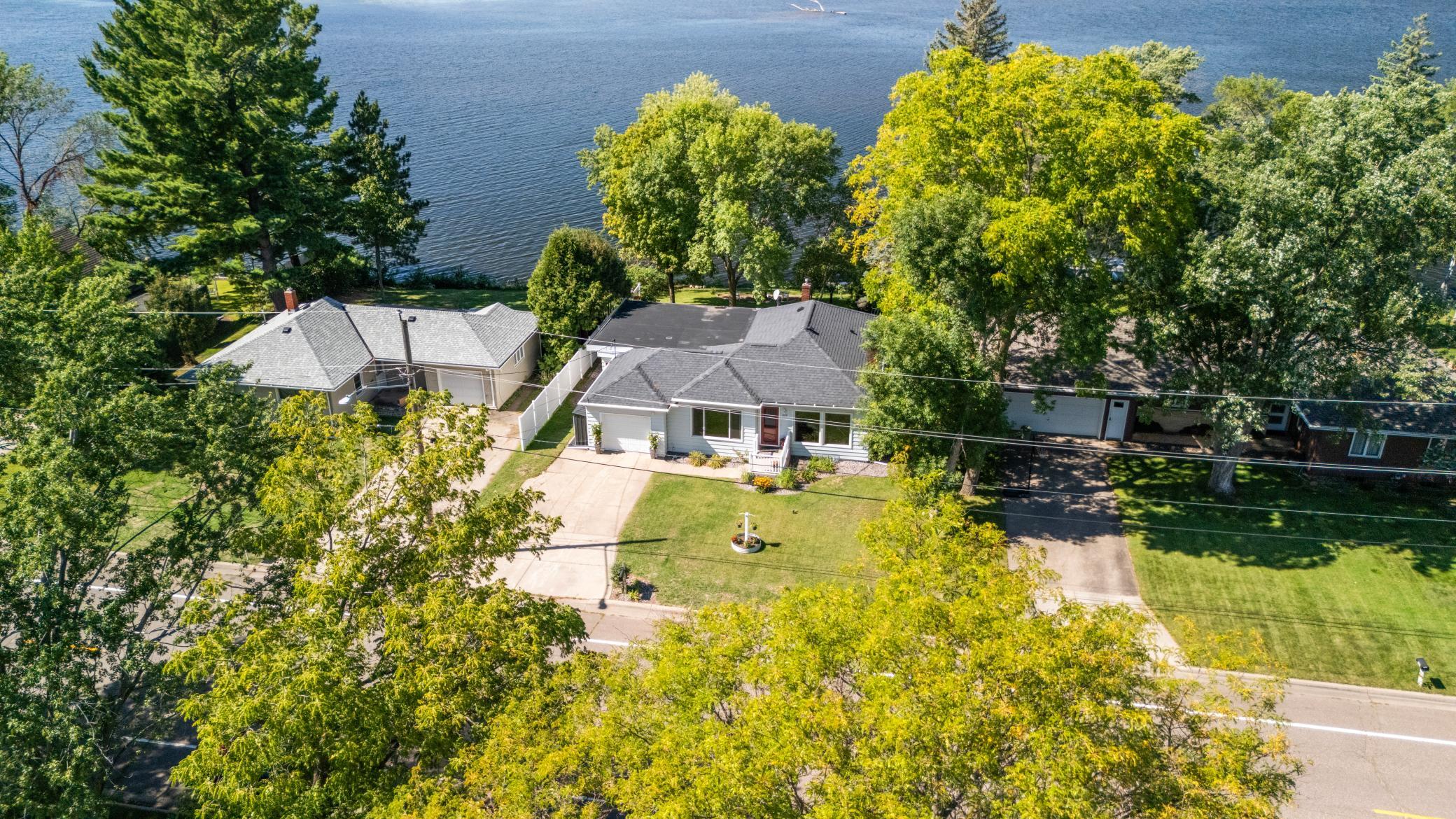 1019 Riverview Drive — photo